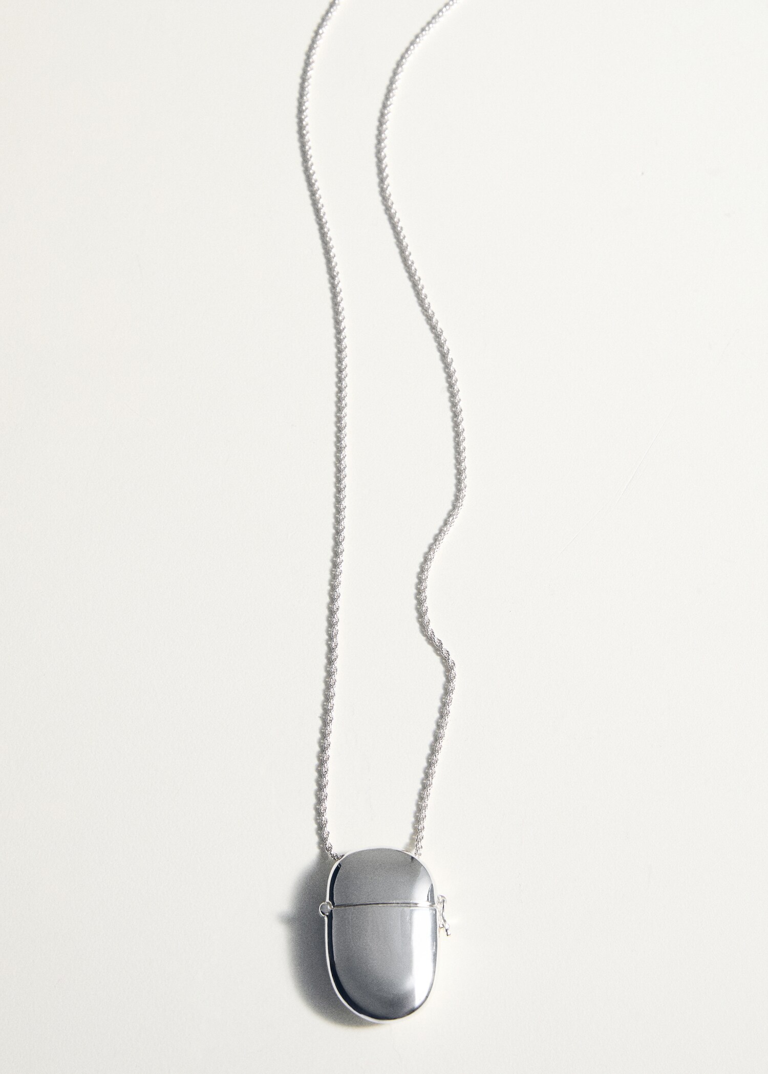 Collier pendentif médaillon - Détail de l'article 5