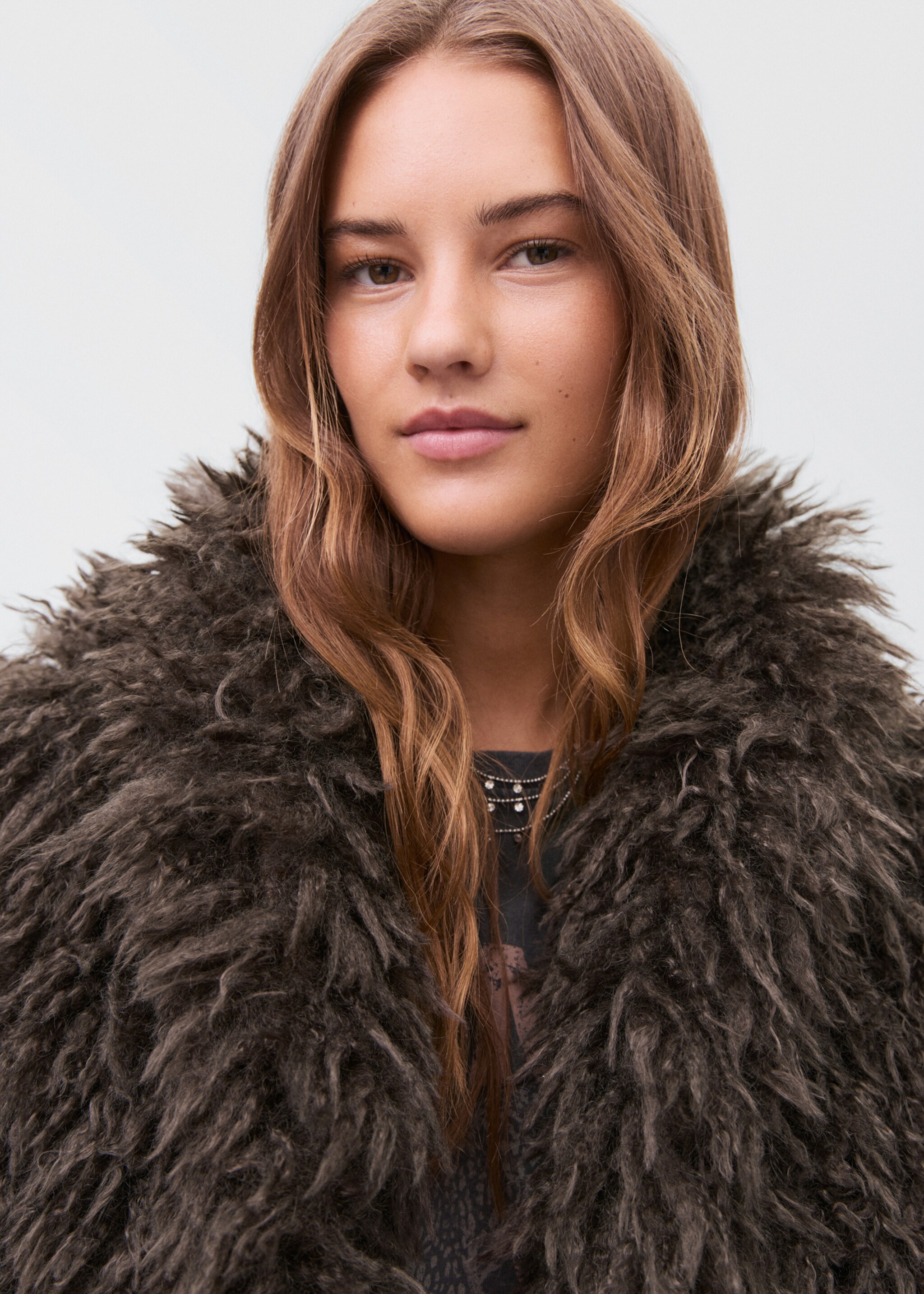 Short fur effect coat - Details of the article 1, Brown. Ref: 17016337-00.