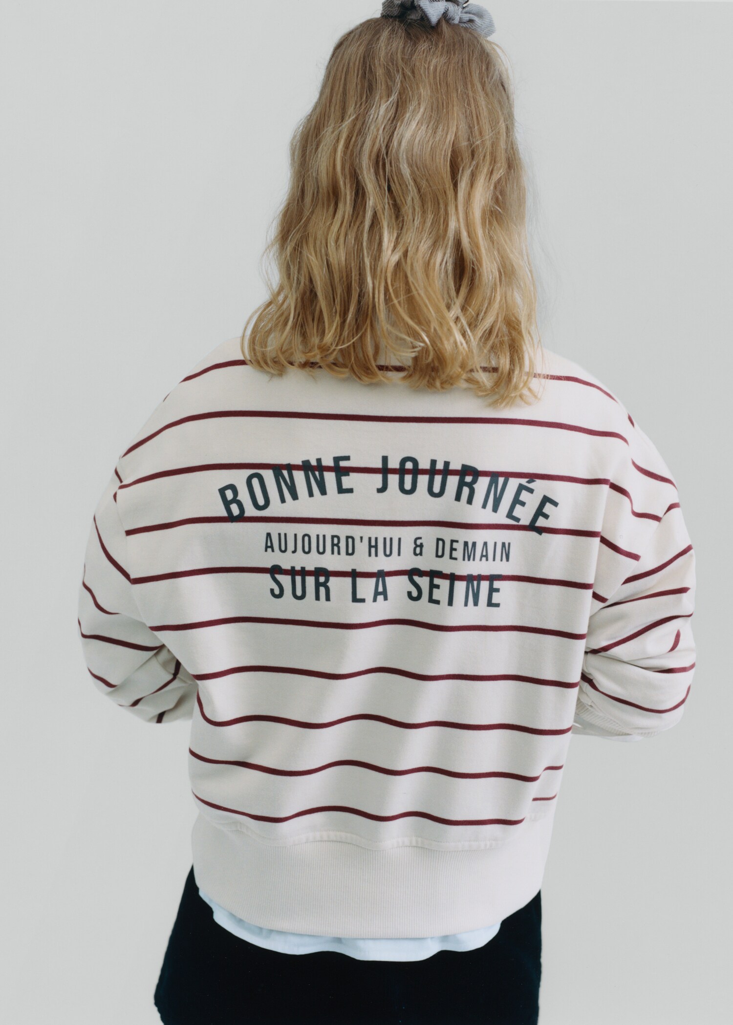 Striped sweatshirt with printed slogan - Details of the article 6