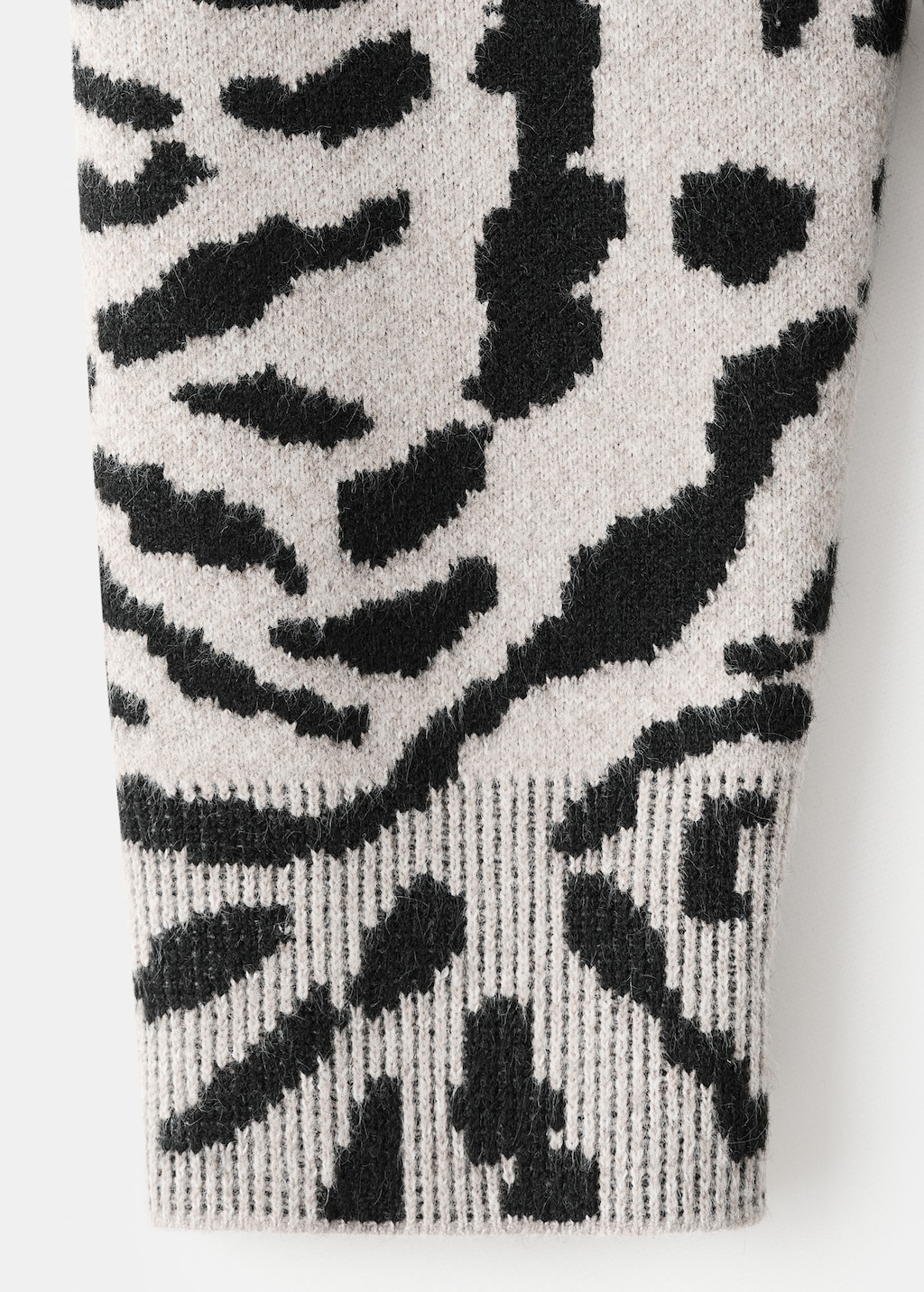 Animal-print knitted sweater
