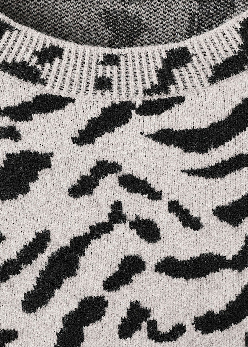 Animal-print knitted sweater