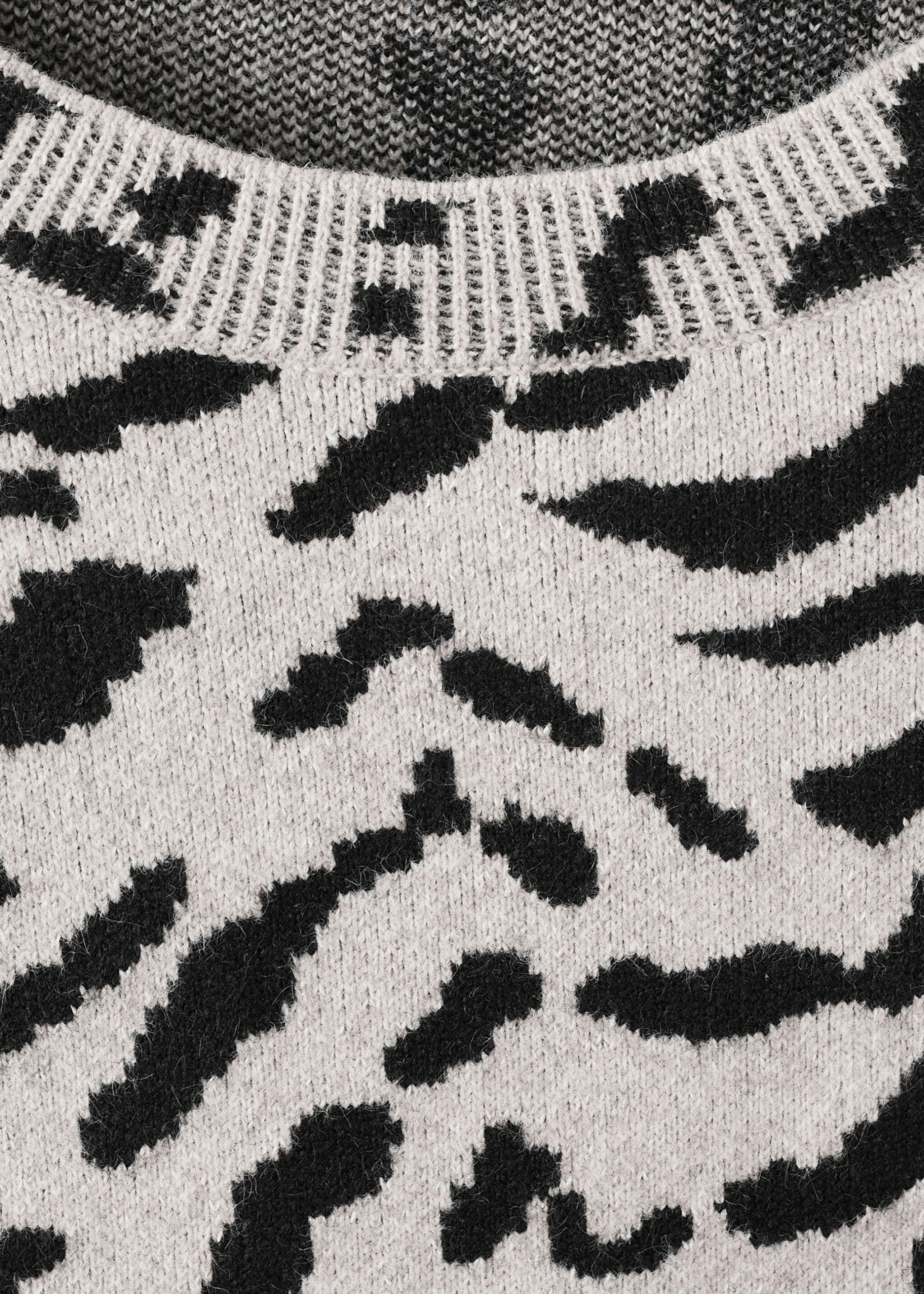 Animal-print knitted sweater - Details of the article 8, Medium Brown. Ref: 17016350-00.
