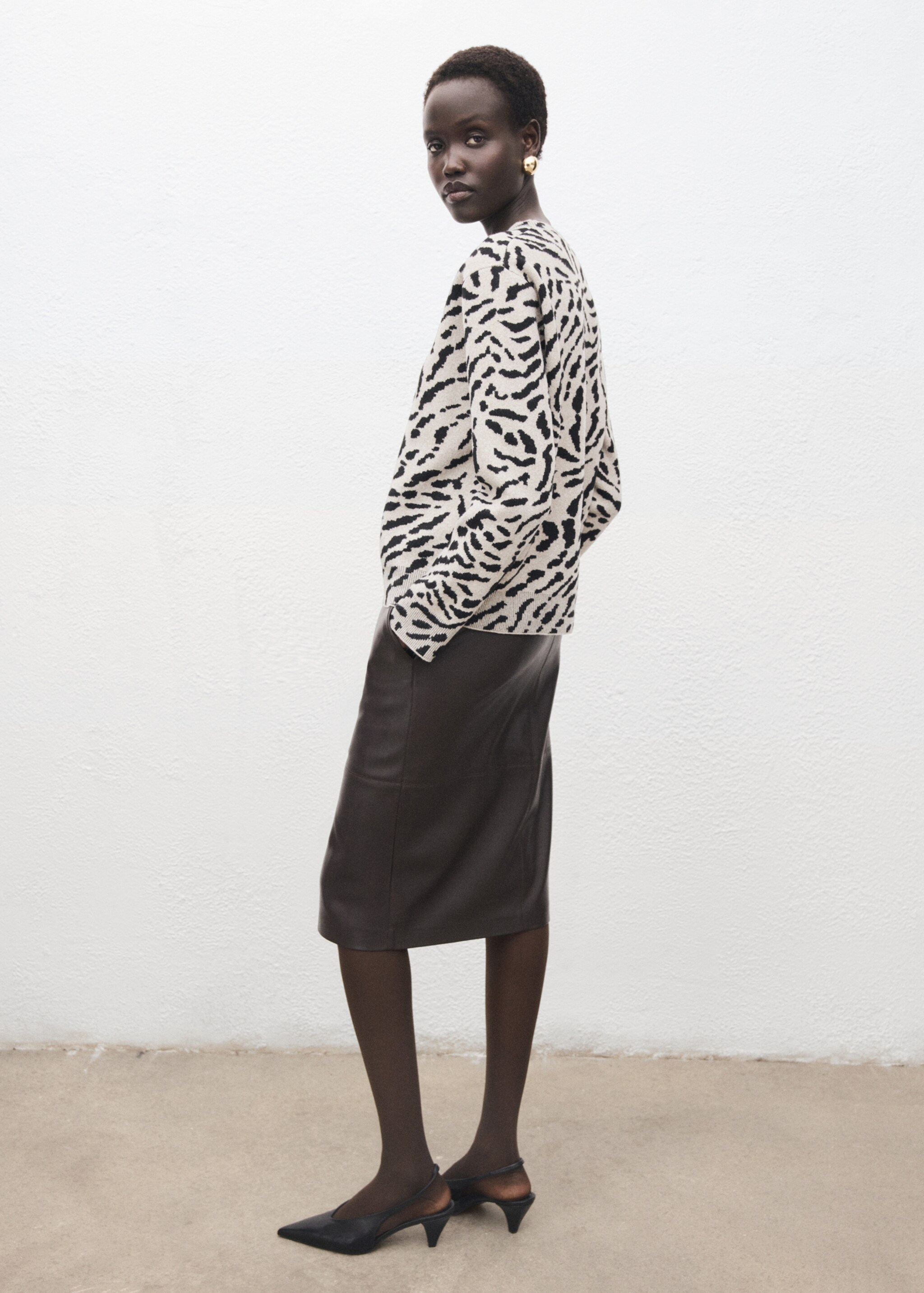 Animal-print knitted sweater - Reverse of the article, Medium Brown. Ref: 17016350-00.