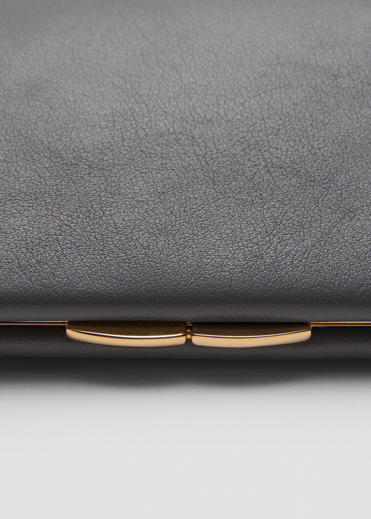 100% leather clutch - Details of the article 1