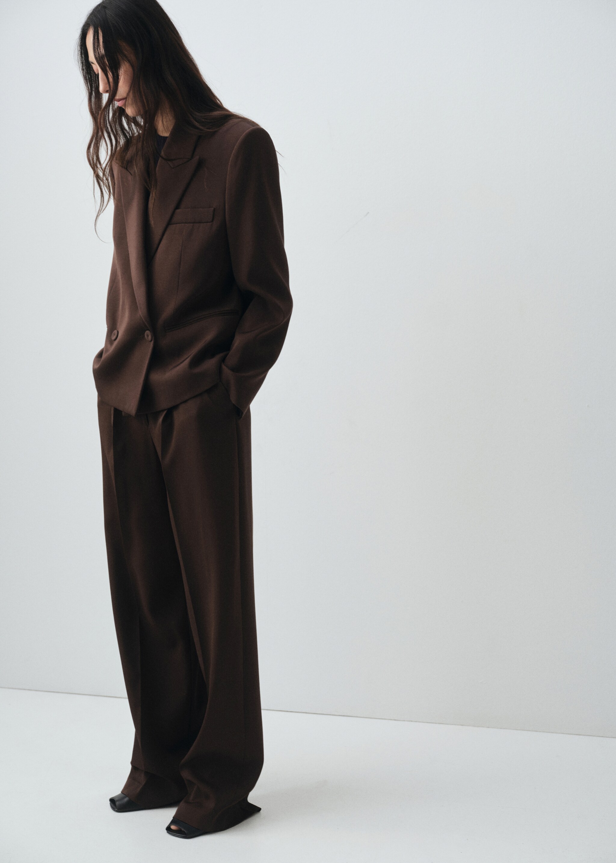 Double-breasted suit jacket - Details of the article 2, Chocolate. Ref: 17016364-00.