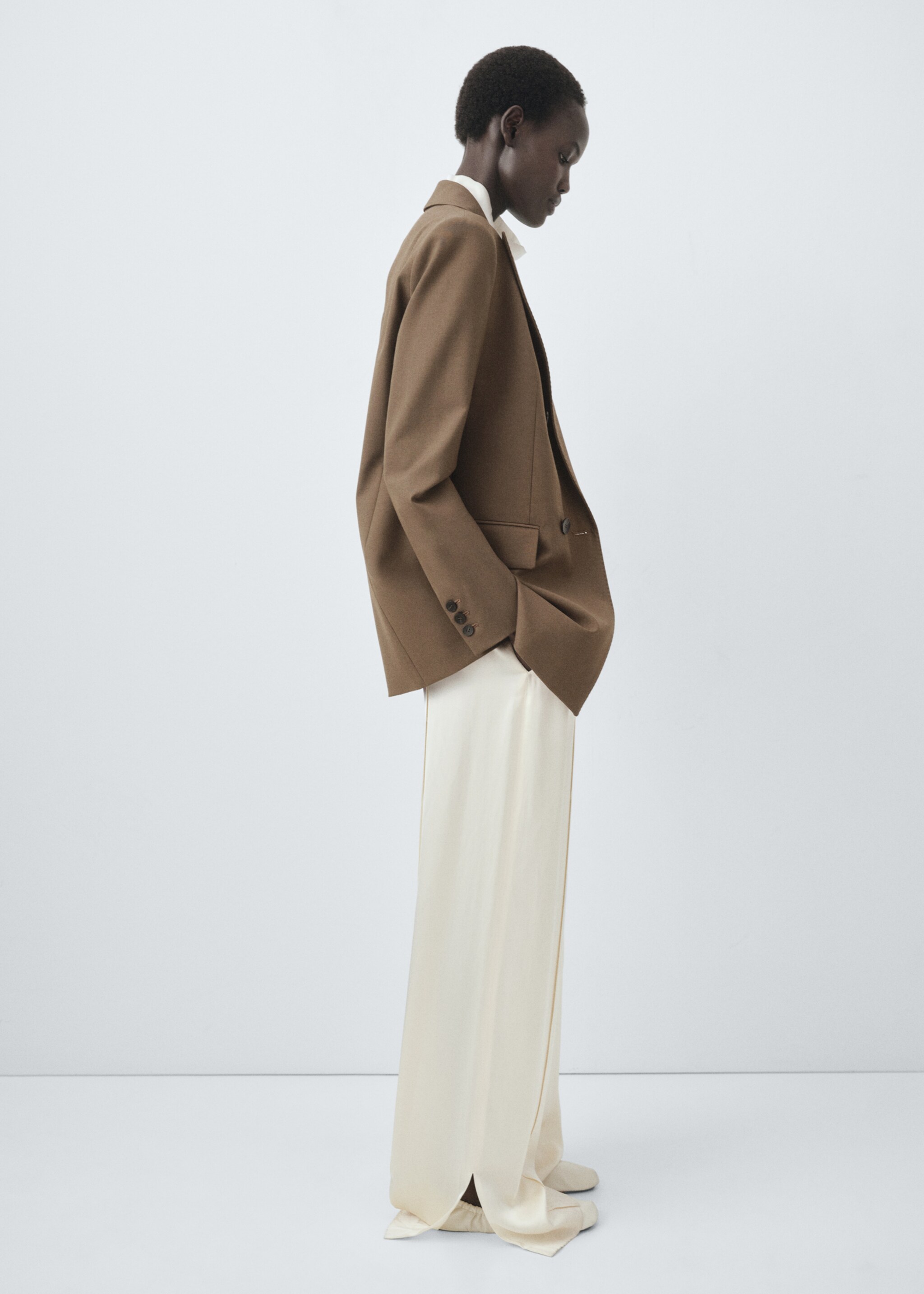 Double-breasted suit jacket - Details of the article 2, Medium Brown. Ref: 17016365-00.