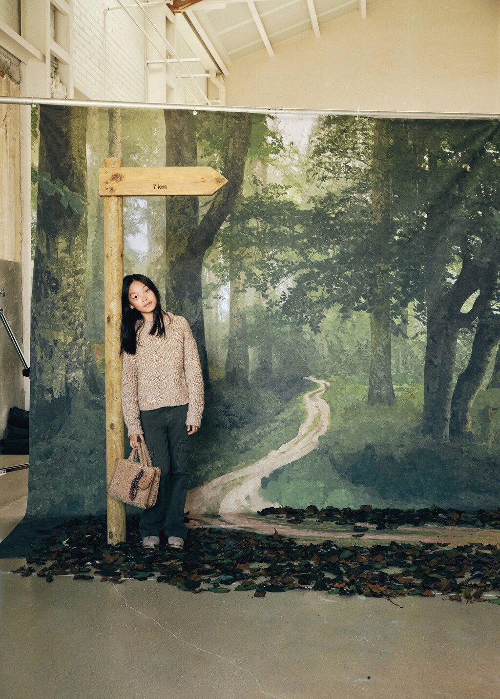 Shearling-effect bucket bag