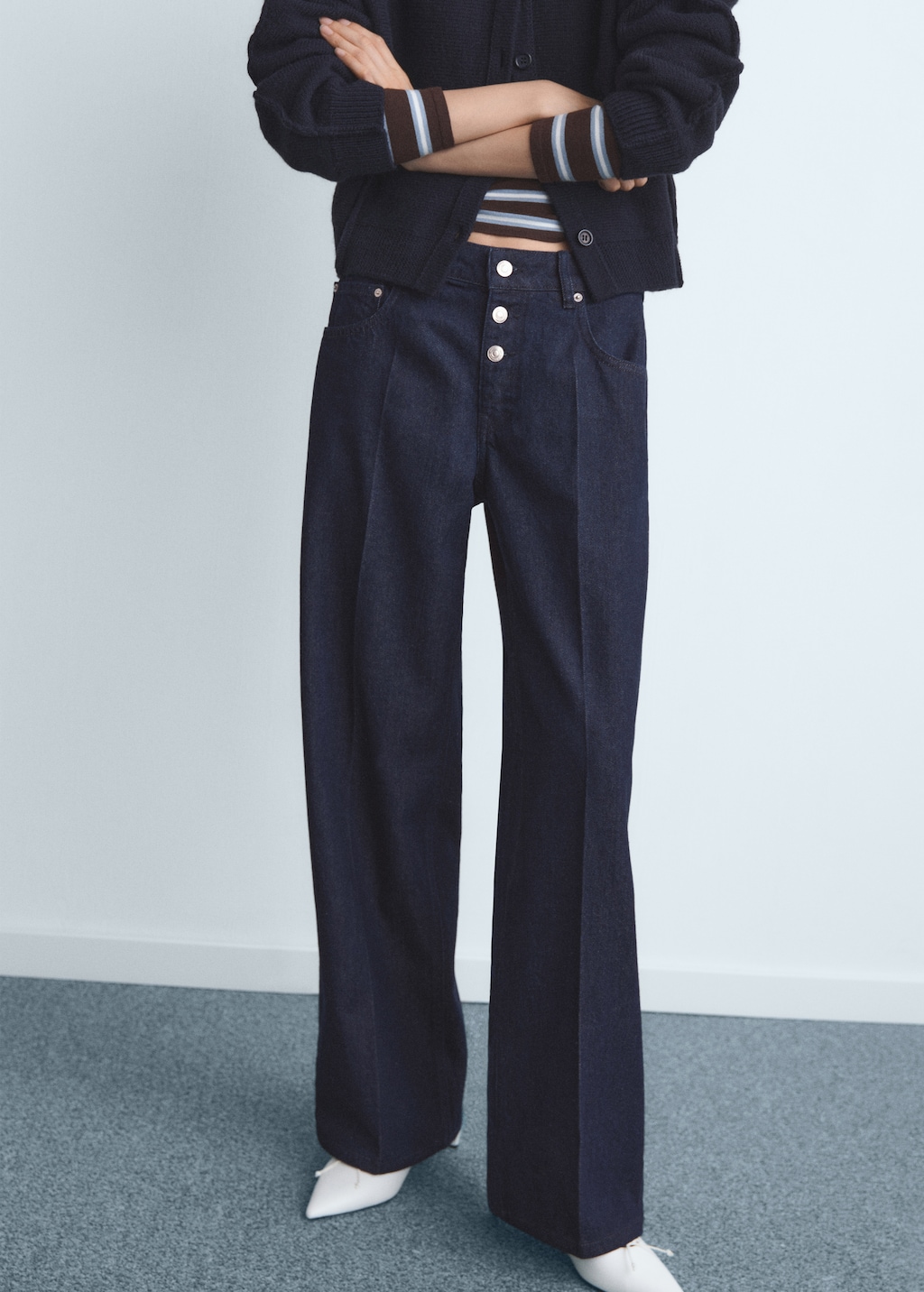 Low-rise straight-leg jeans with buttons