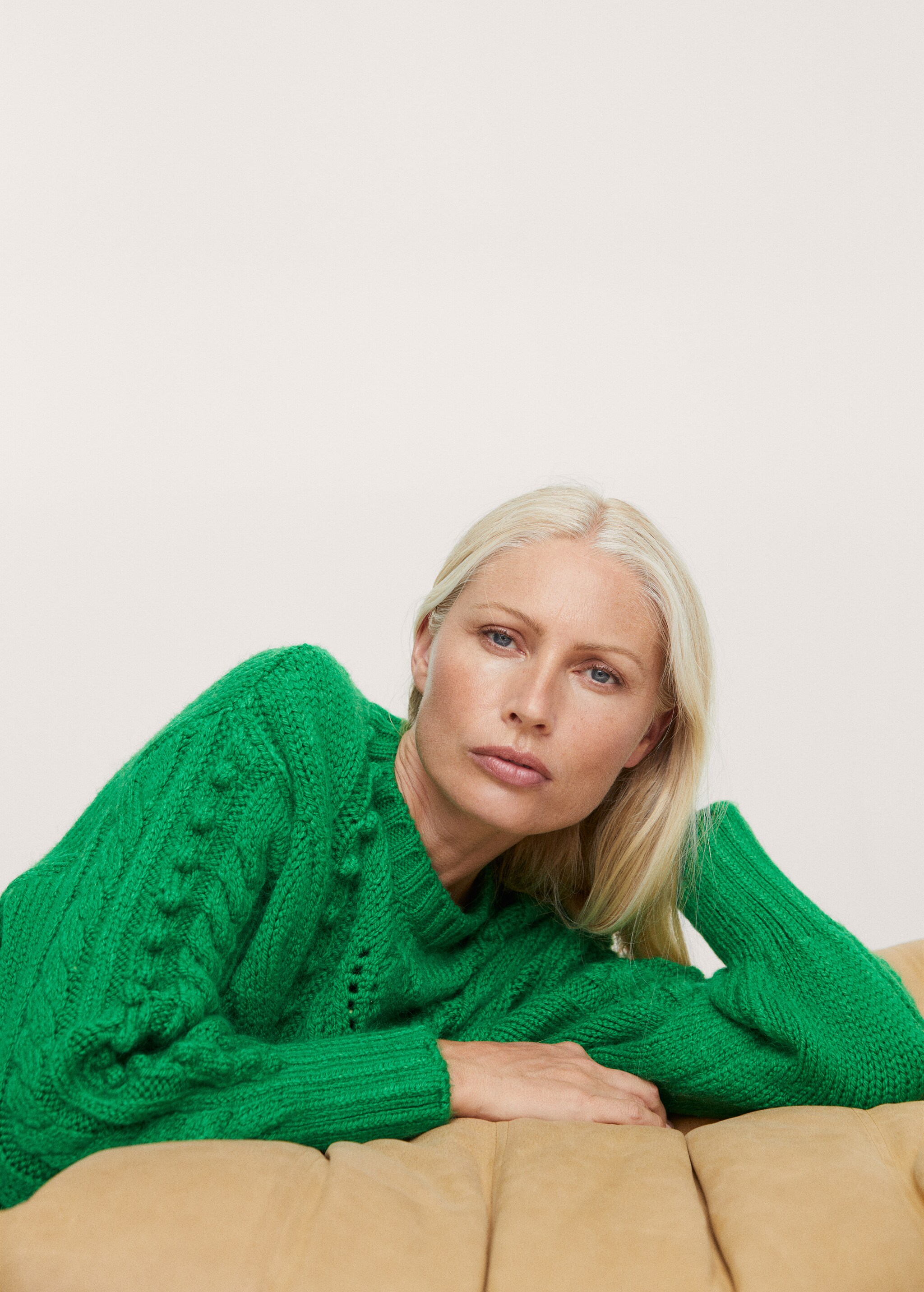 Contrasting knit sweater - Details of the article 2