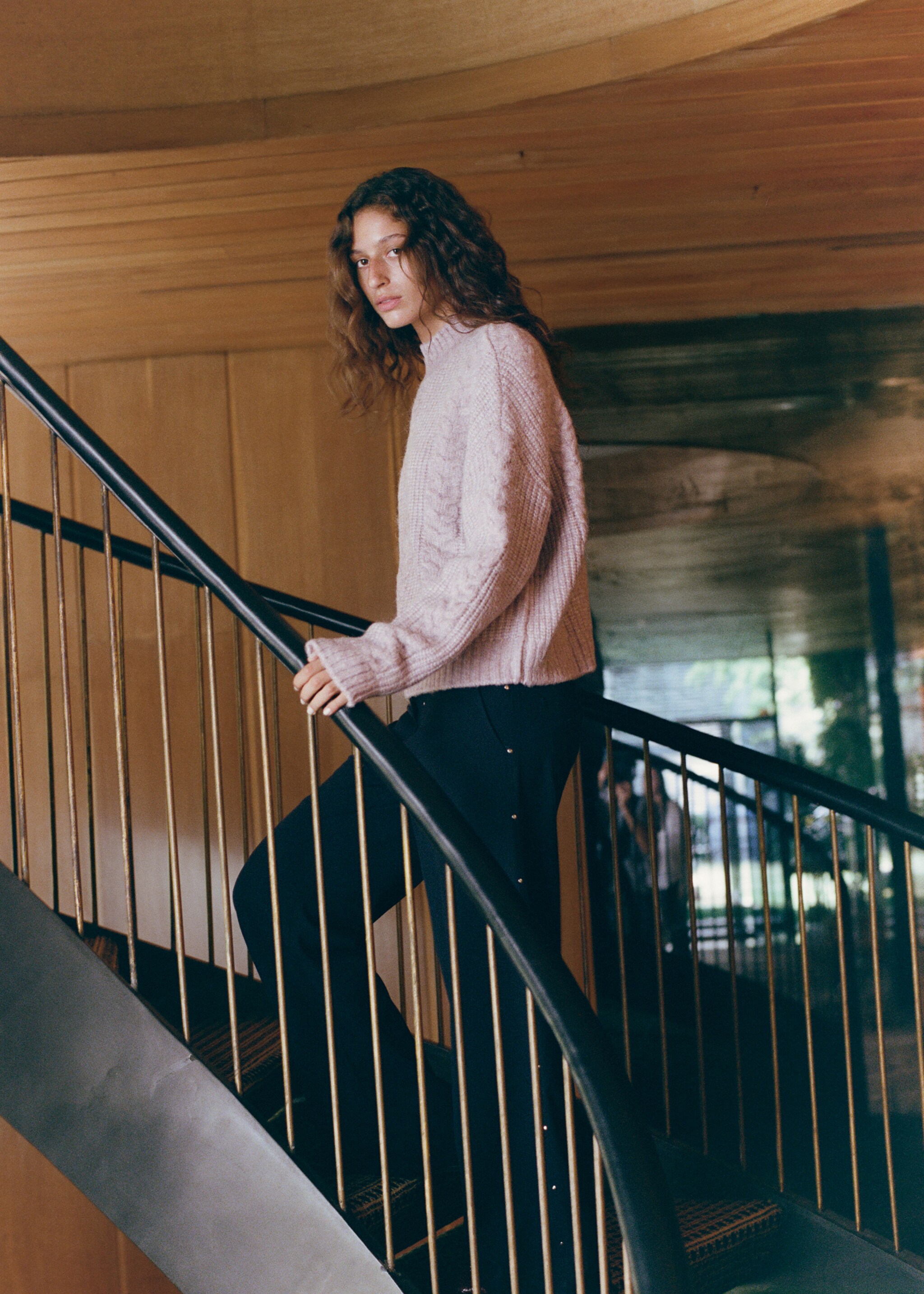 Textured knit sweater - Details of the article 5, Pale Pink. Ref: 17017128-00.