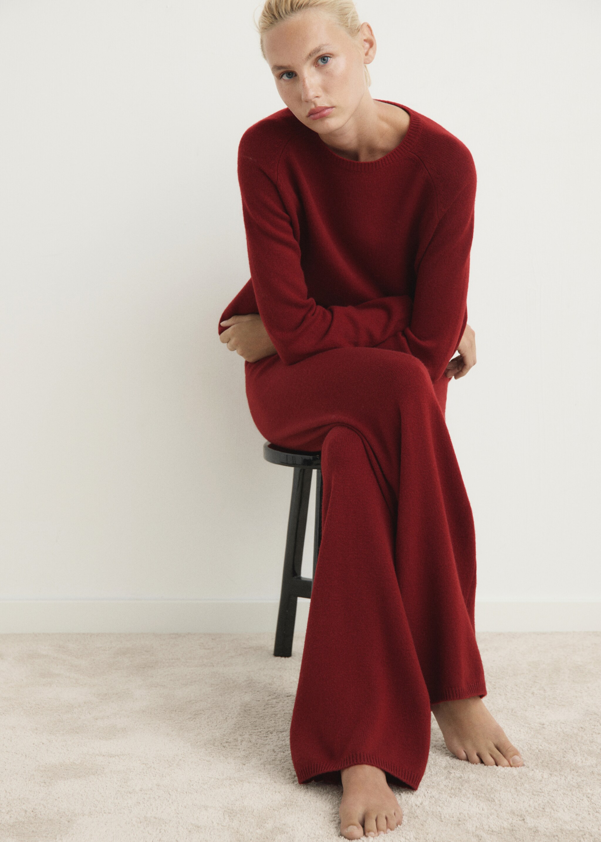 Thick cashmere trousers - Details of the article 2, Red. Ref: 17017131-00.
