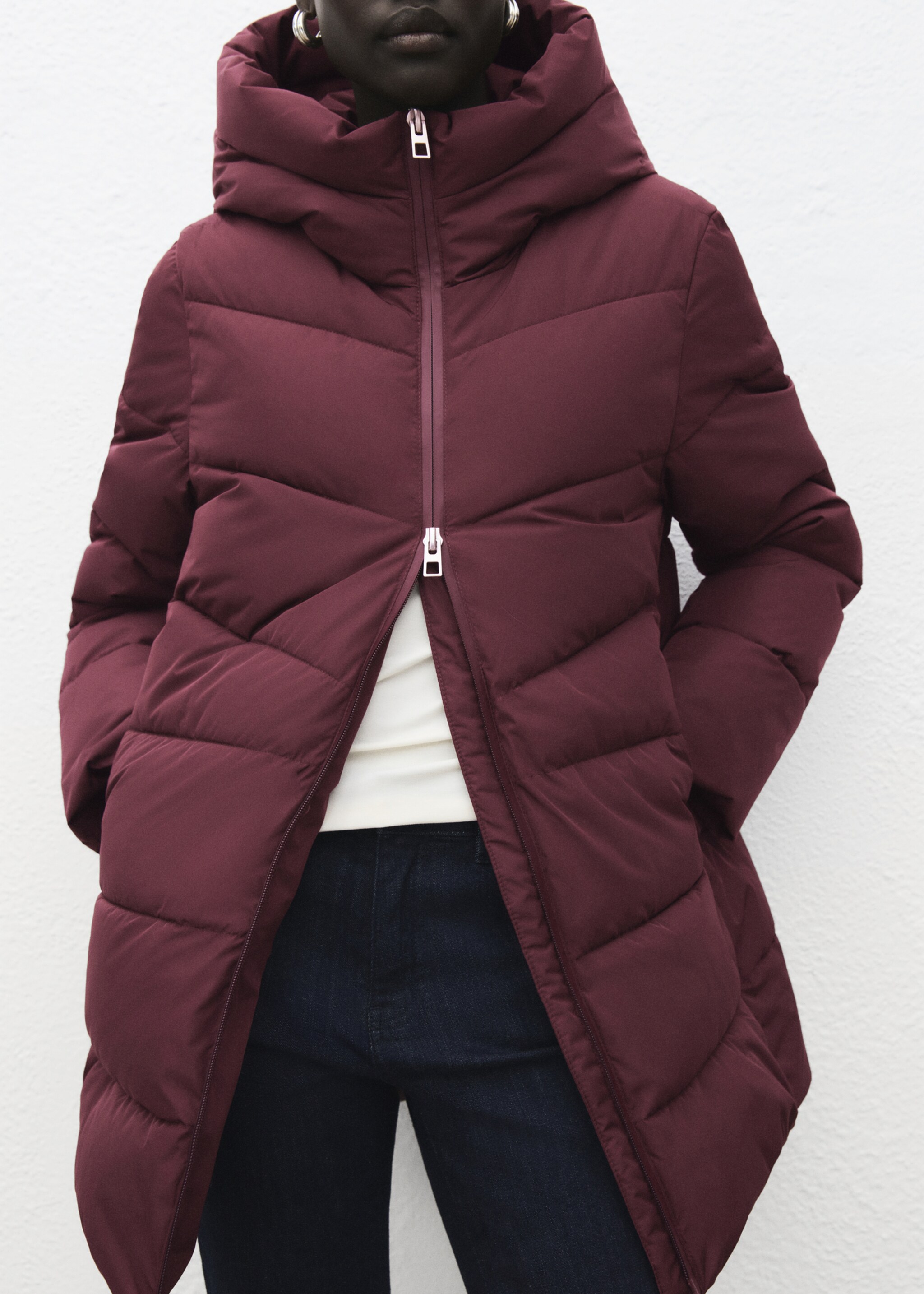 Hood quilted coat - Details of the article 6, Maroon. Ref: 17017763-00.