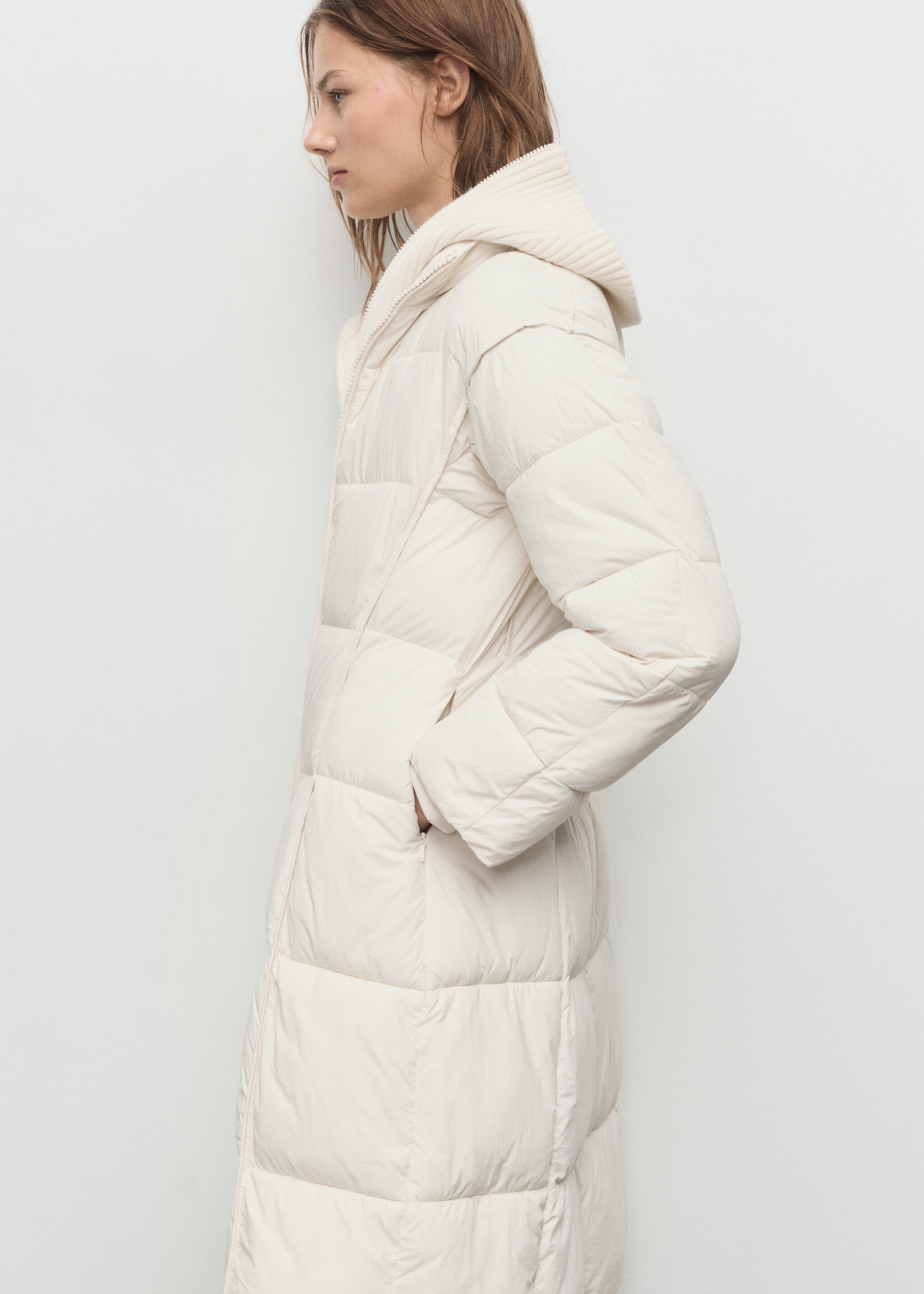 Quilted anorak with combined fabrics - Details of the article 6, Ecru. Ref: 17017765-00.