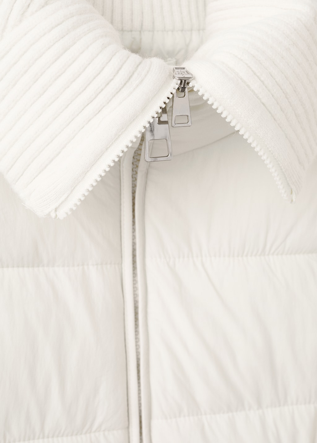 Quilted anorak with combined fabrics