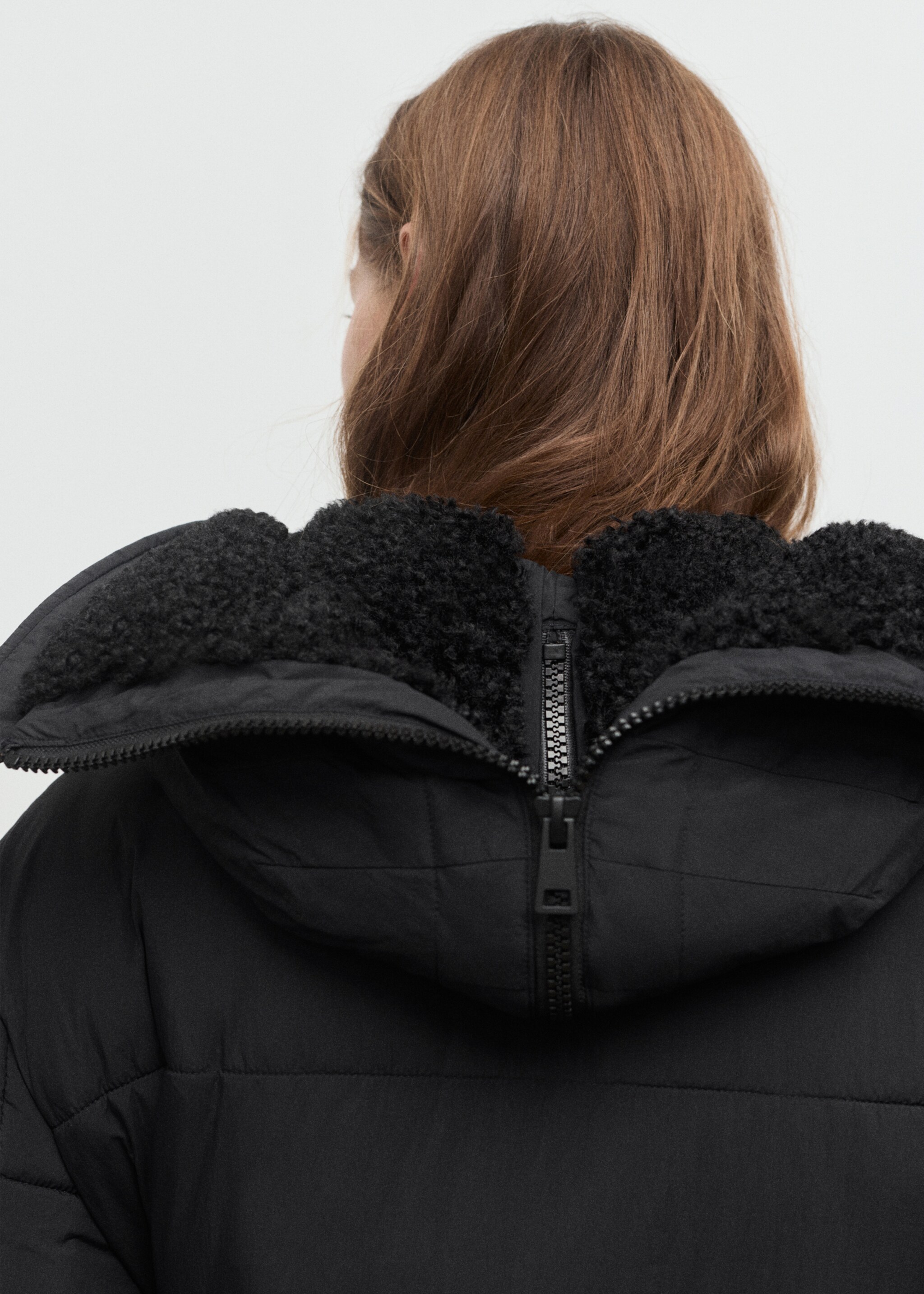 Fitted quilted anorak with hood - Details of the article 2, Black. Ref: 17017766-00.