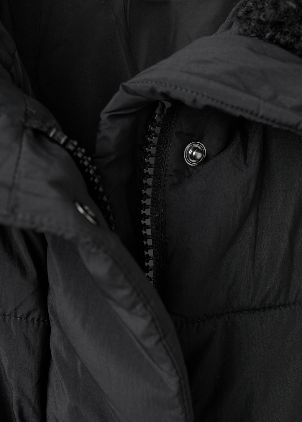 Fitted quilted anorak with hood