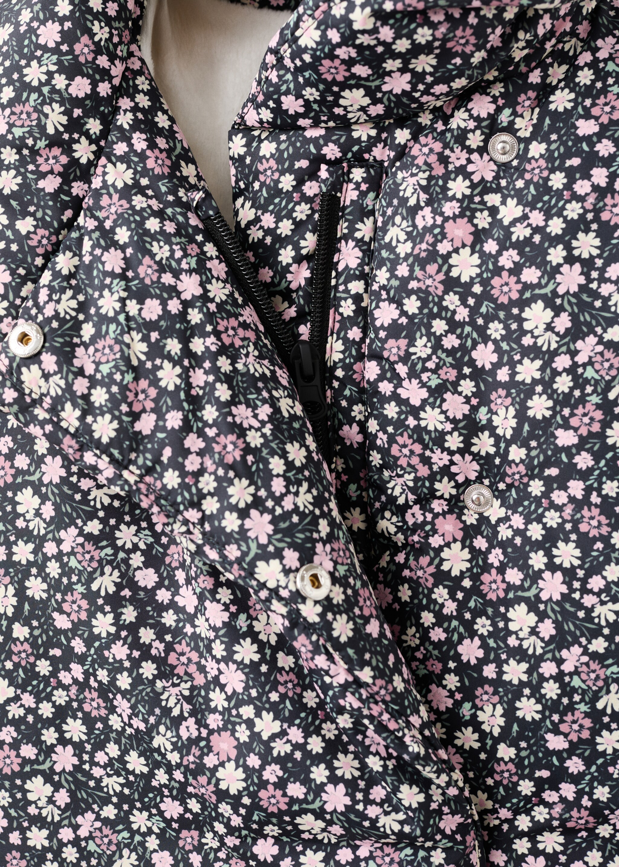 Fur-effect floral-print anorak - Details of the article 0, Black. Ref: 17017768-00.