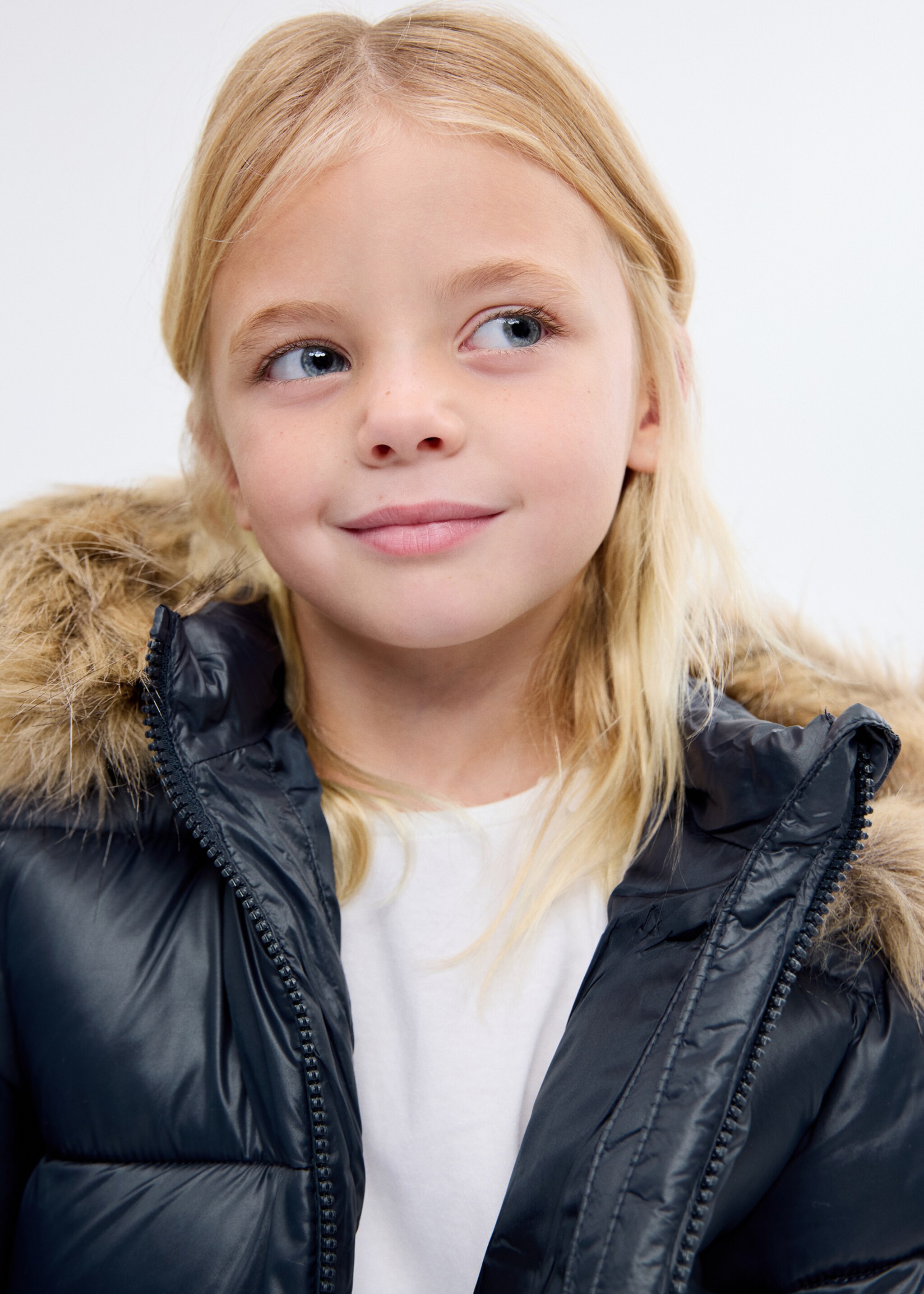 Anorak with shearling-effect hood - Details of the article 1, Dark Navy. Ref: 17017769-00.