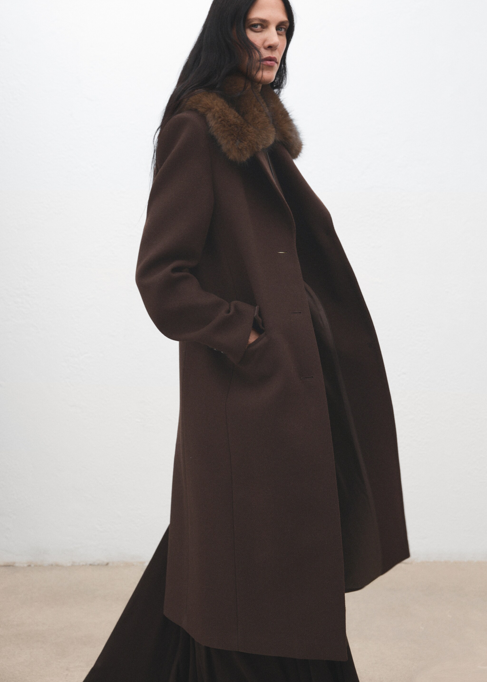 Manteau laine col imitation fourrure - Détail de l'article 2, Chocolat. Ref: 17017771-00.
