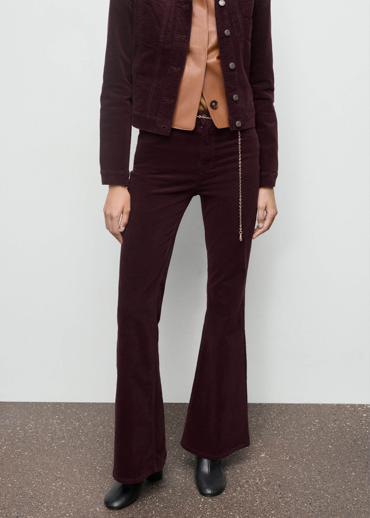 Jeans flare terciopelo - Plano medio