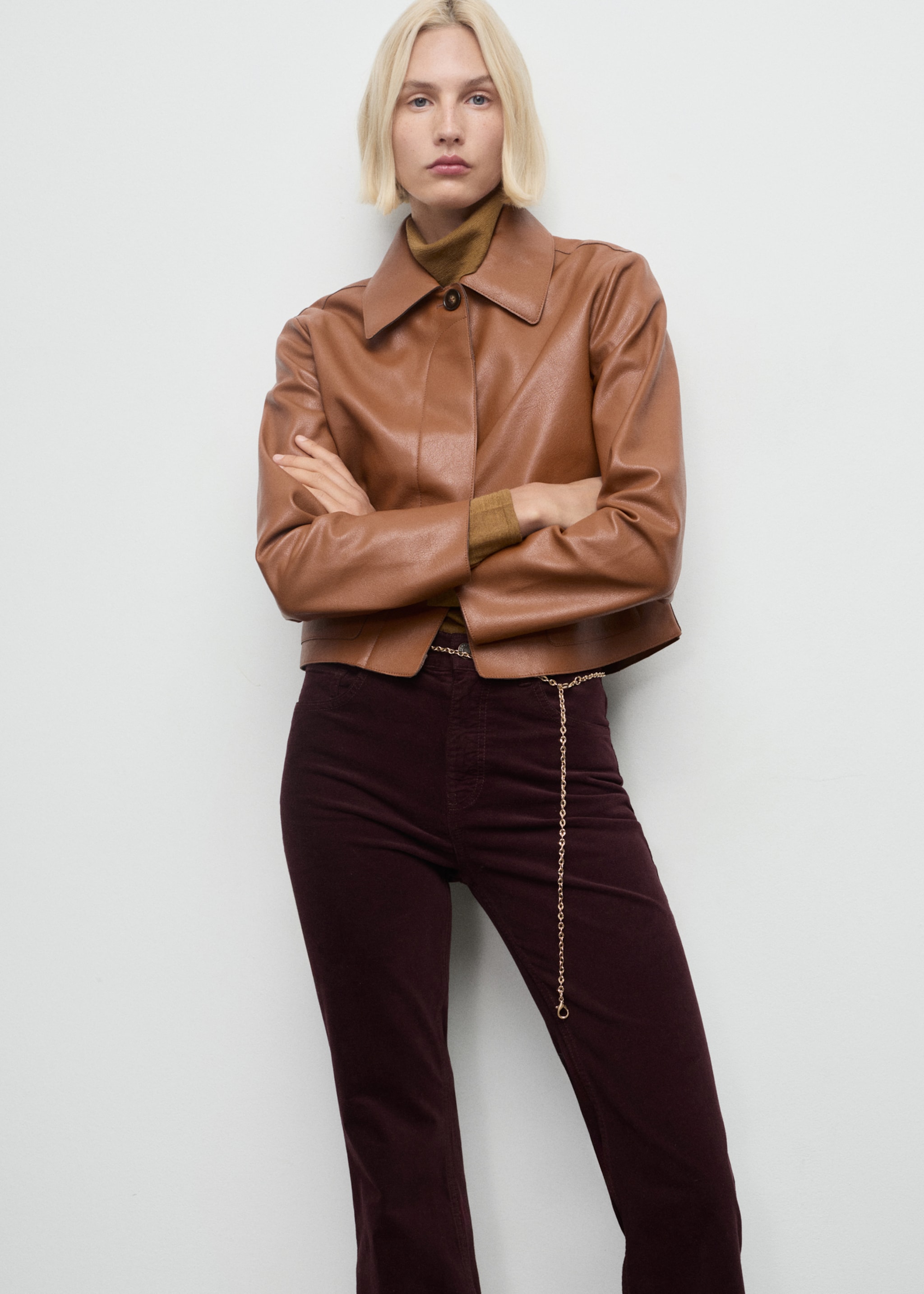 Velvet flared jeans - Details of the article 6, Wine. Ref: 17017783-00.