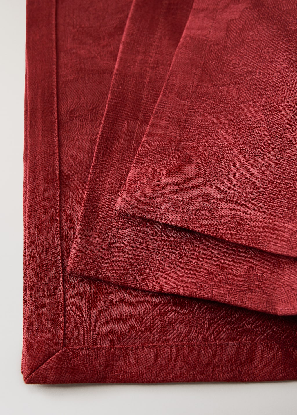 Jacquard linen floral-print tablecloth for 8 to 10 diners