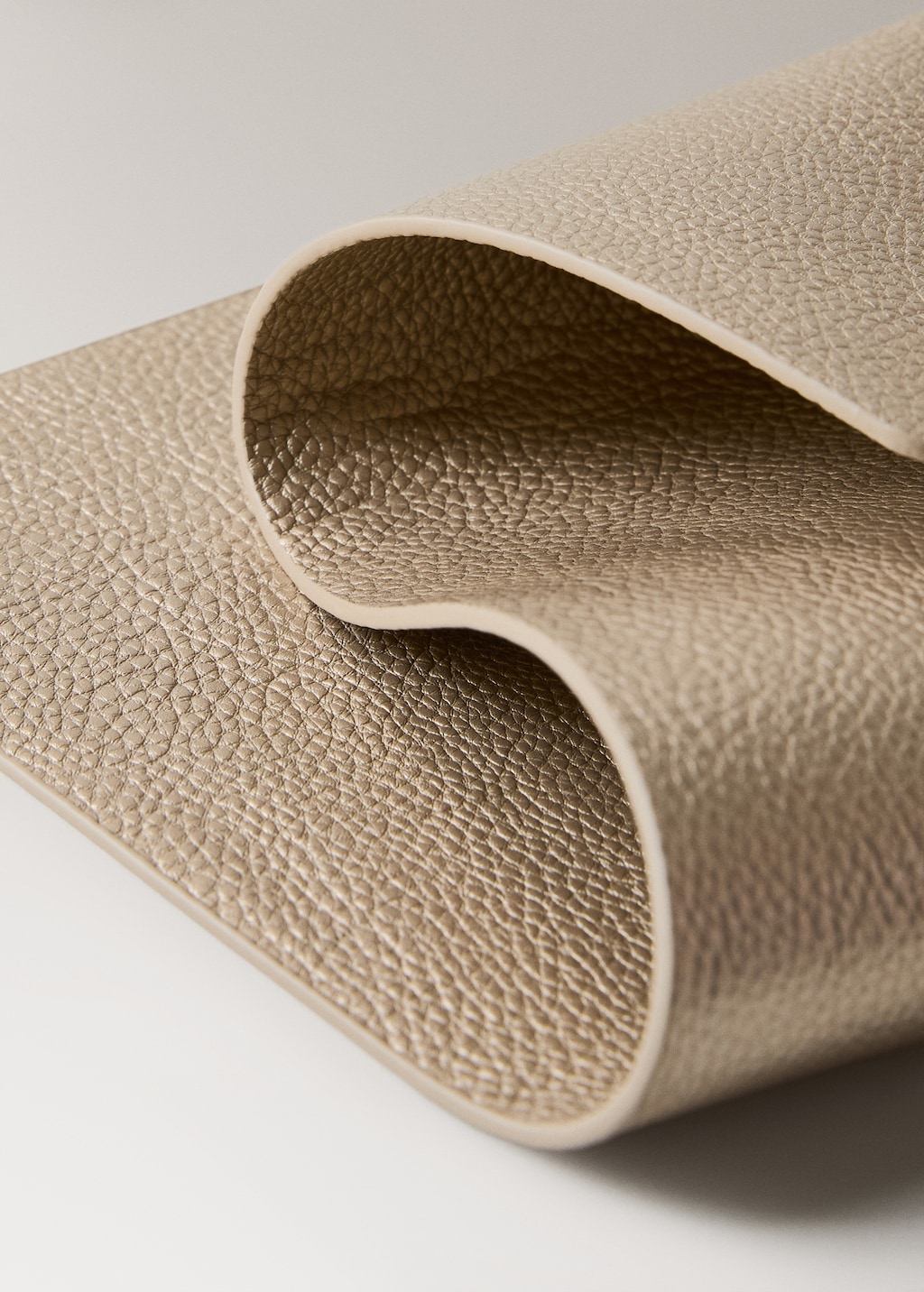 Metallic faux-effect rectangular placemats