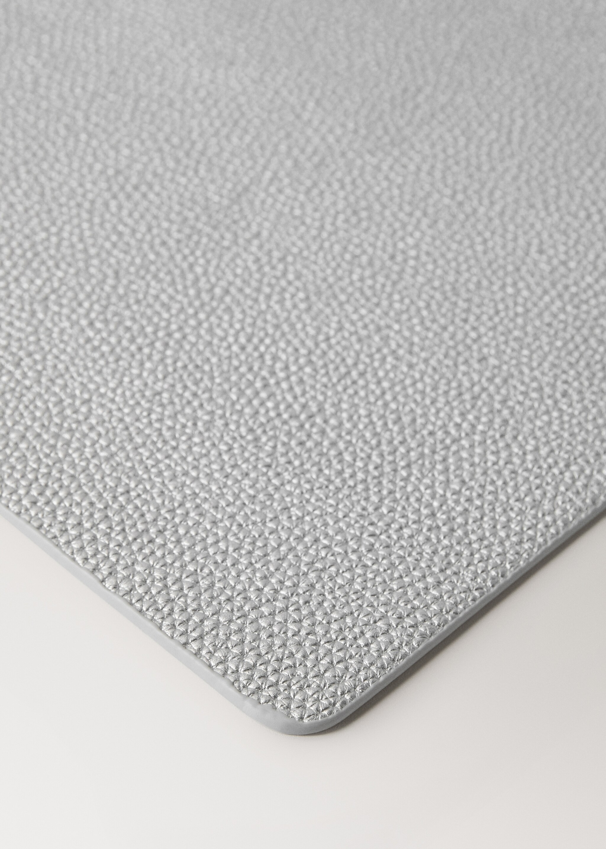 Metallic faux-leather rectangular placemats - Details of the article 2, Silver. Ref: 17017794-00.