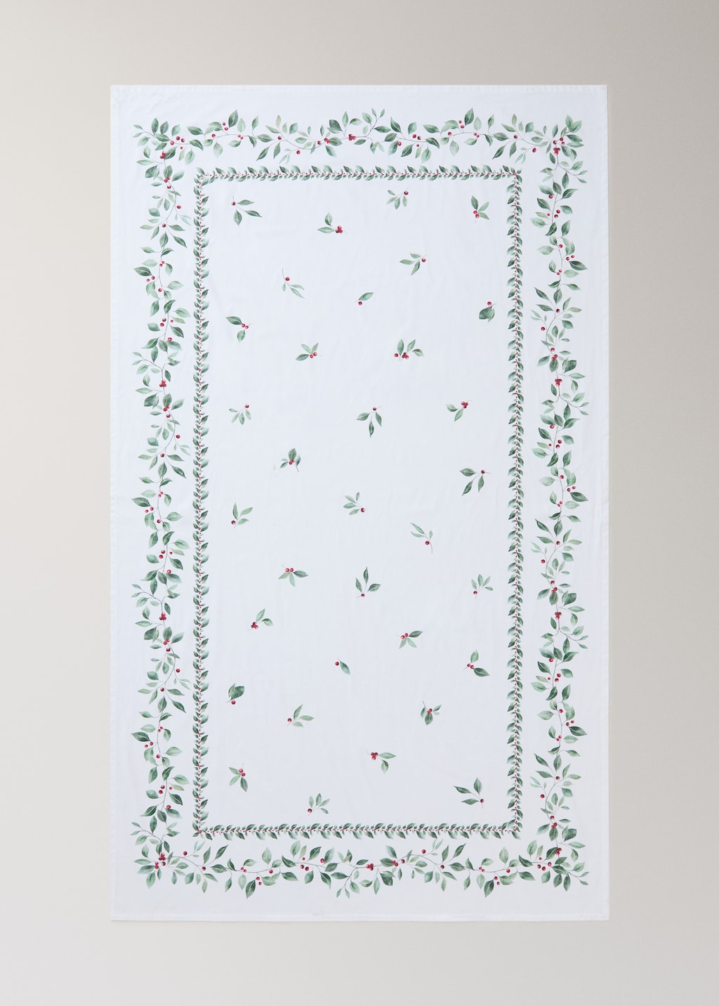 Holly-print cotton tablecloth for 6 to 8 diners