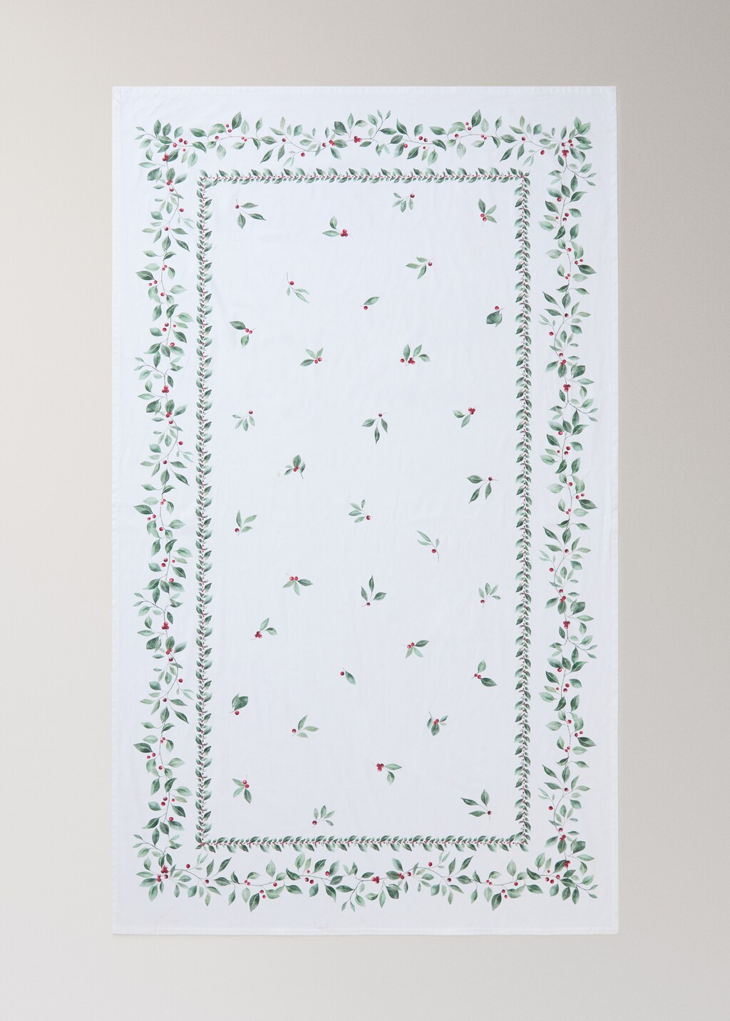 Holly-print cotton tablecloth for 8 to 10 diners