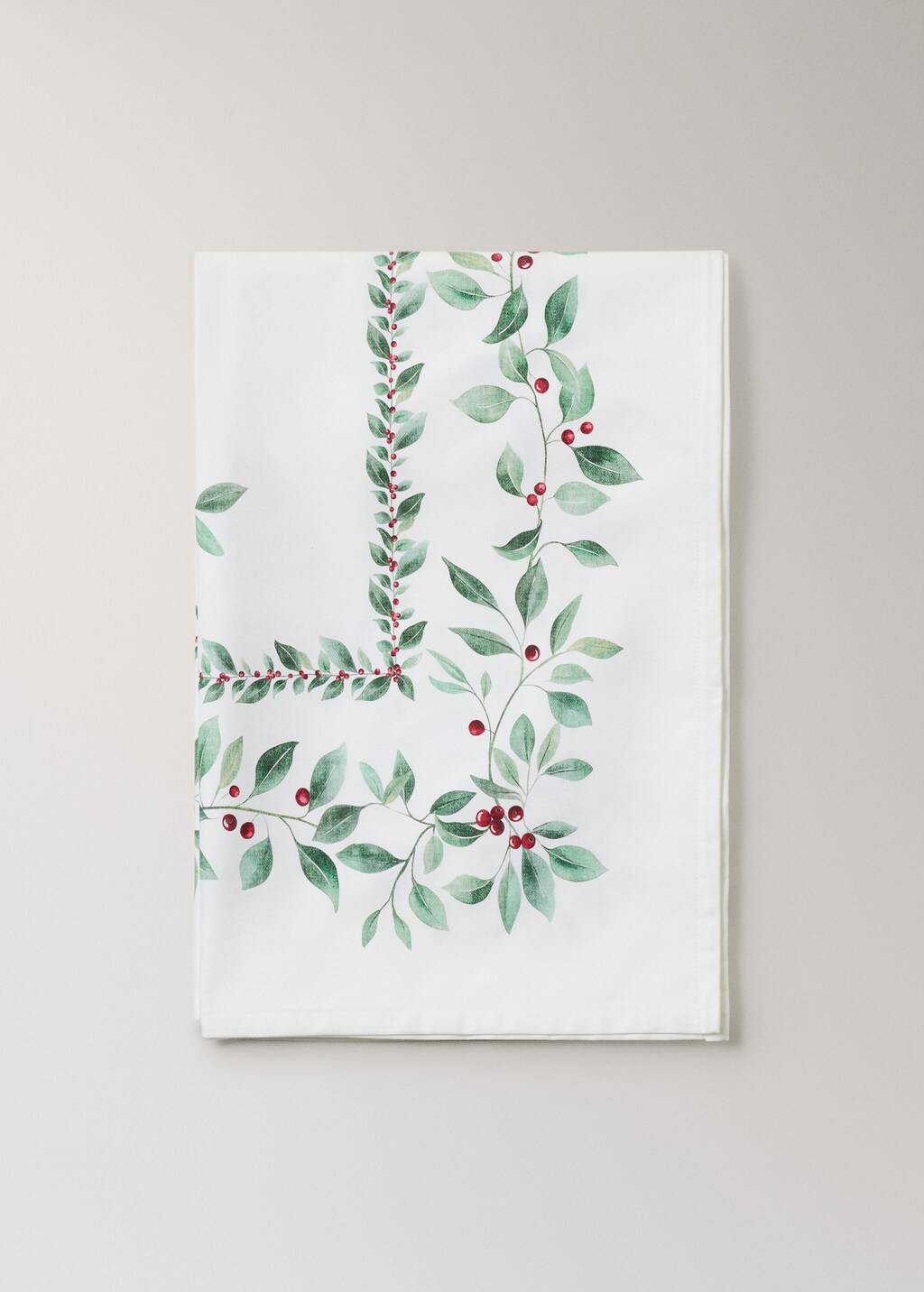 Holly-print cotton tablecloth for 8 to 10 diners