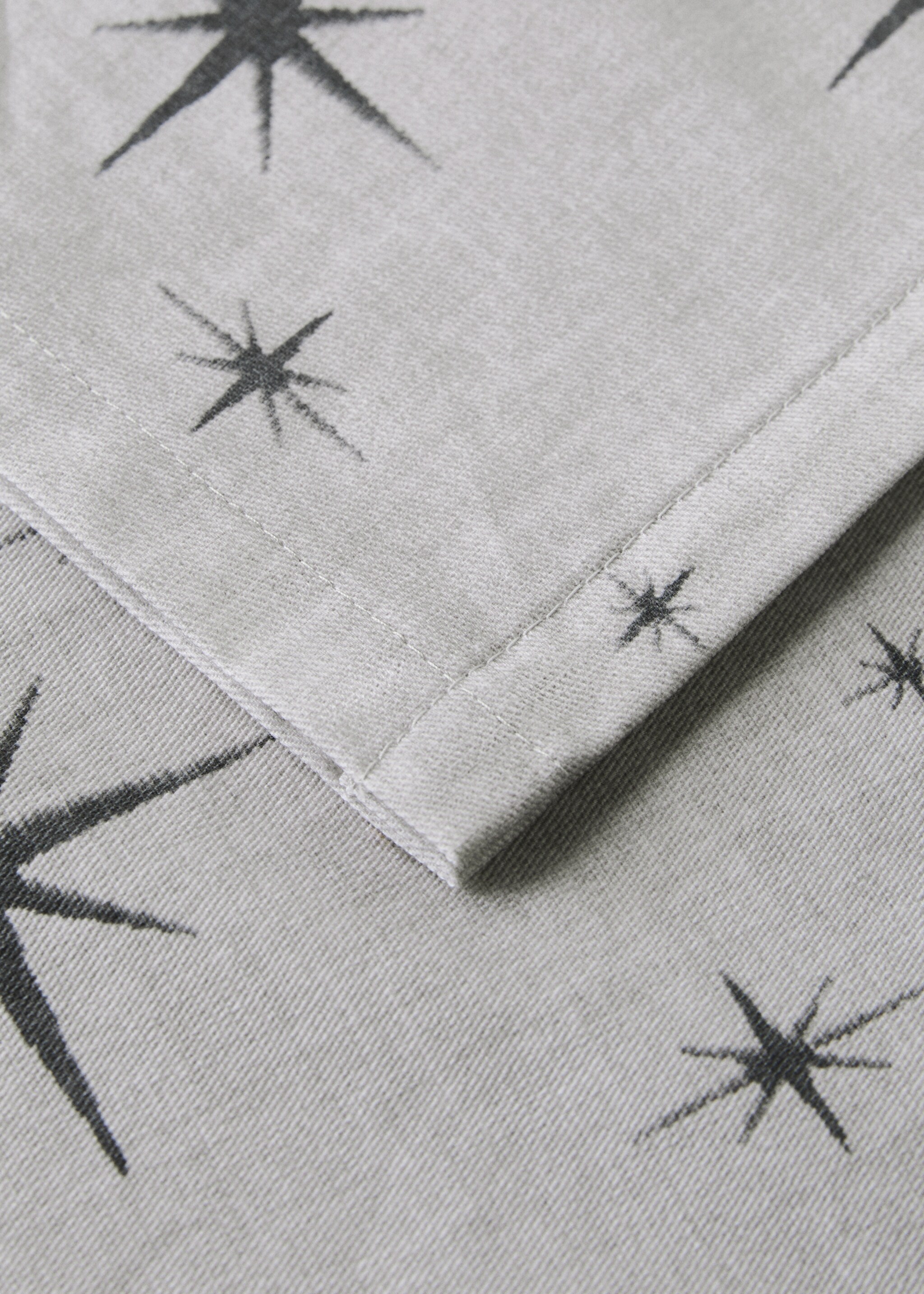 Star-print cotton tablecloth for 8 to 10 diners - Details of the article 1, Grey. Ref: 17017803-00.