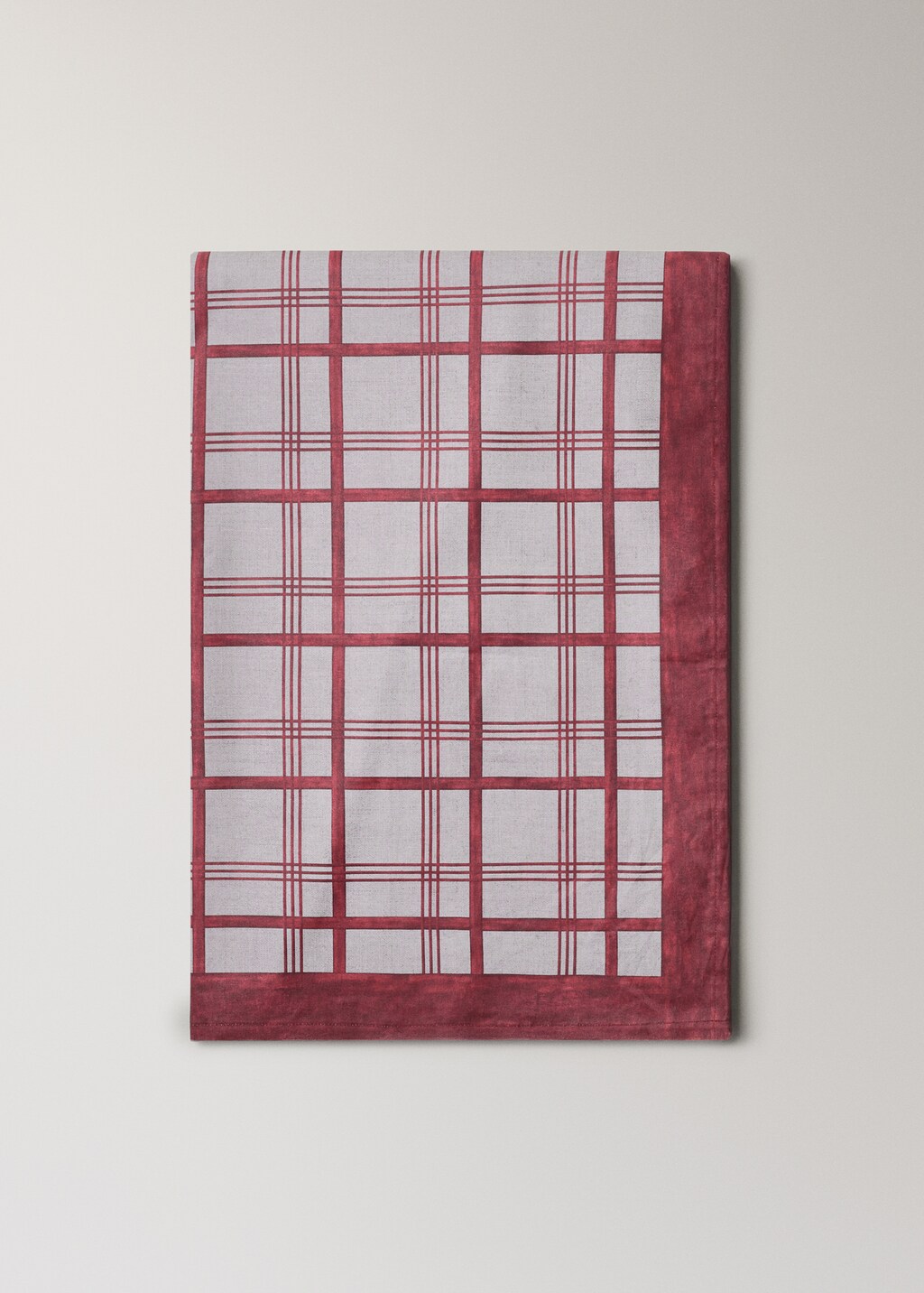 Resin-coated striped tablecloth for 6 to 8 diners