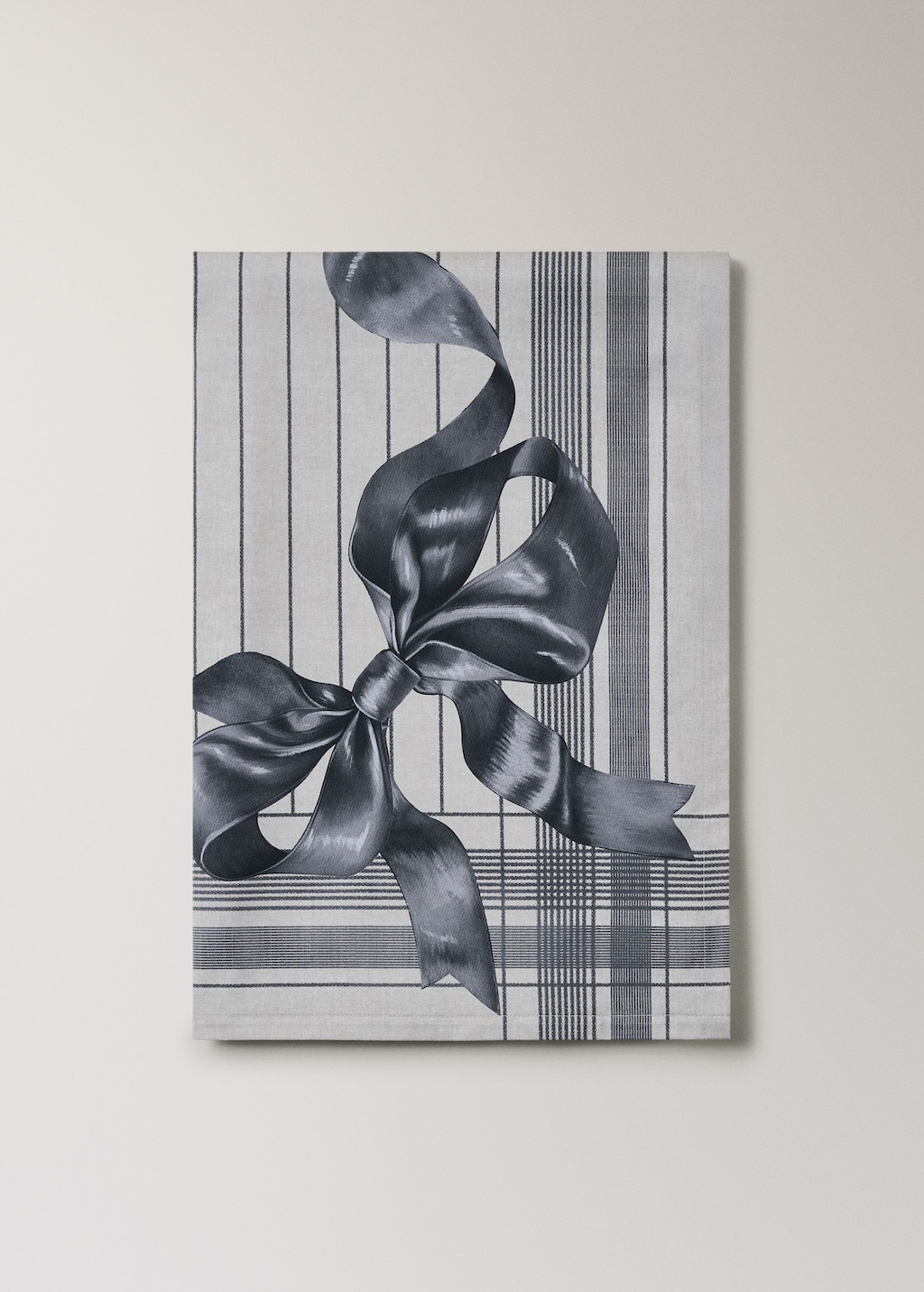 Cotton tablecloth with bow pattern for 6 to 8 diners