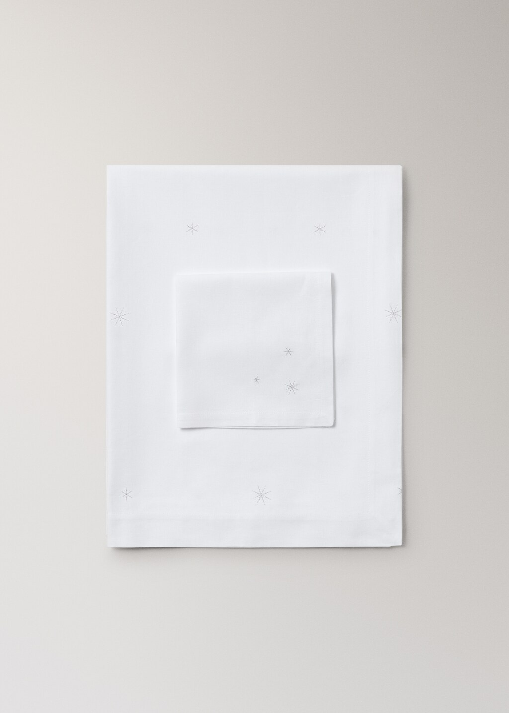 100% cotton tablecloth with embroidered star details for 6 to 8 diners