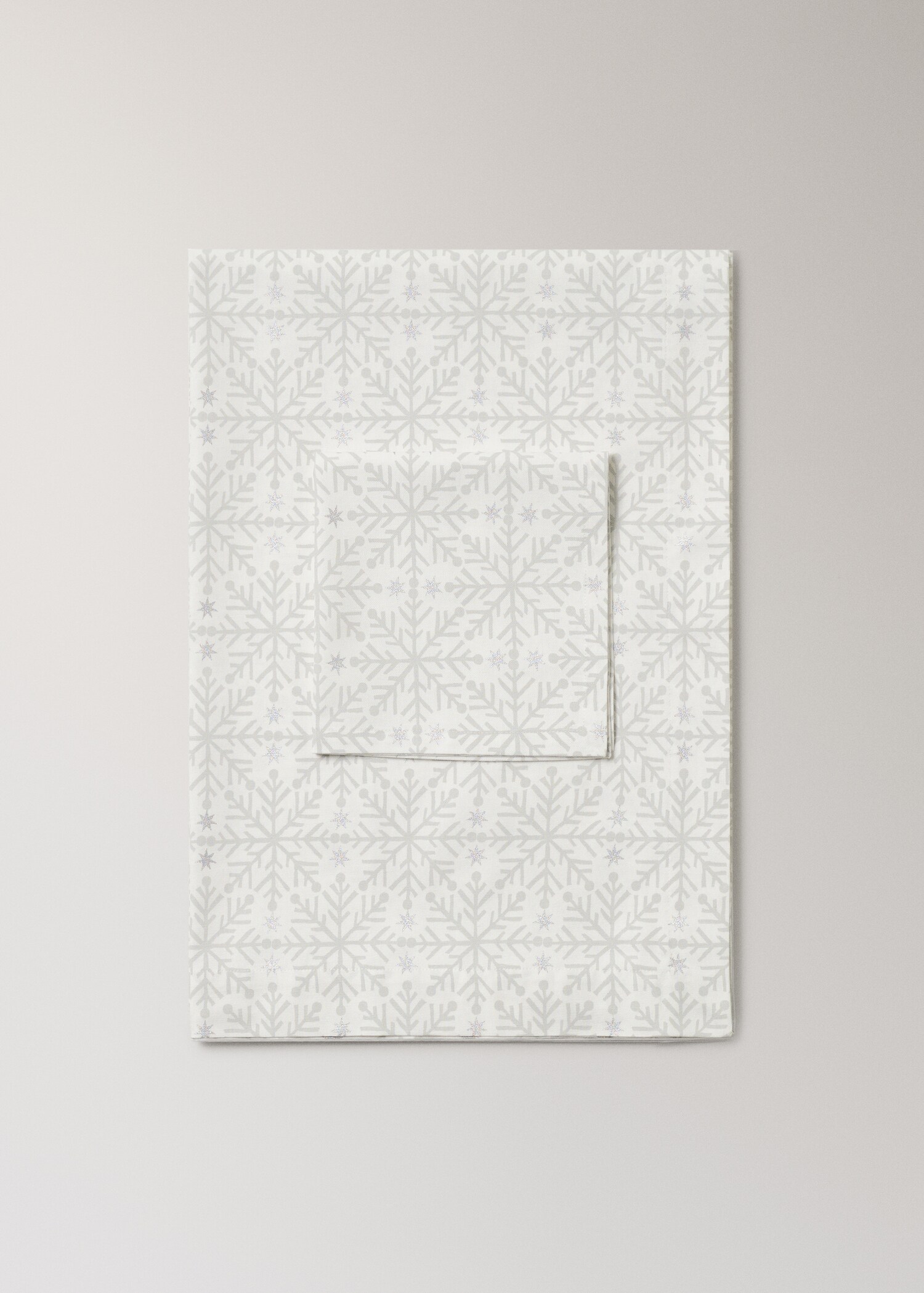 Față de masă imprimată cu motive de Crăciun, model fulgi de zăpadă, pentru 6 până la 8 persoane - Articol fără model