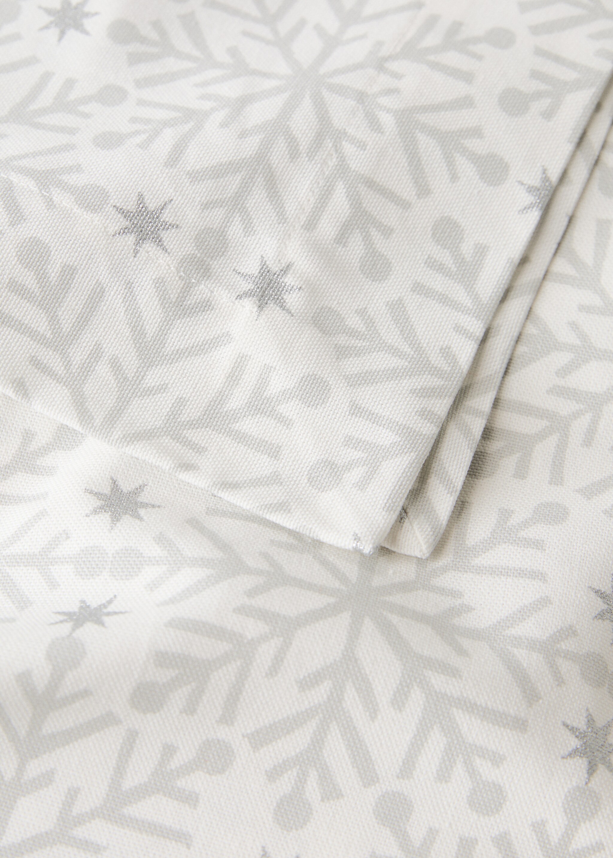100% cotton tablecloth with Christmas snowflake printed motif for 6 to 8 diners - Details of the article 1, Silver. Ref: 17017814-00.