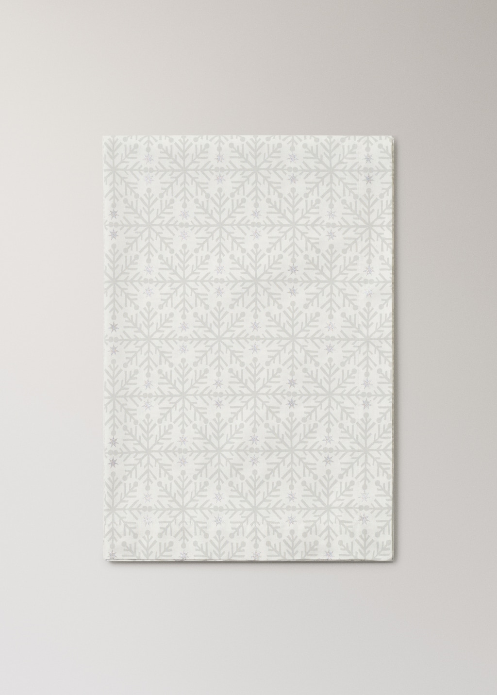 Tablecloth with Christmas snowflake printed motif for 2 to 4 diners