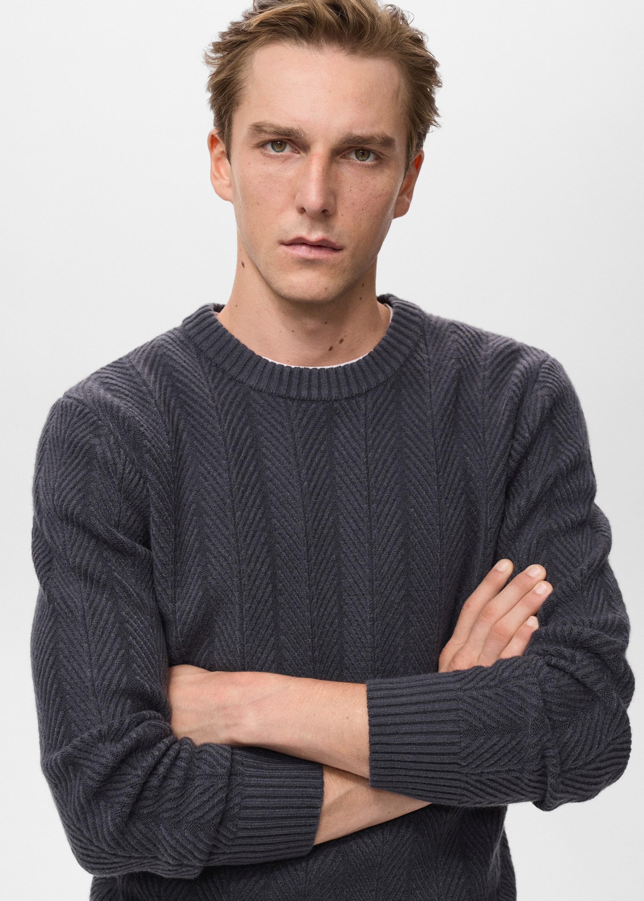 Herringbone structured sweater - Details of the article 1, Indigo Blue. Ref: 17017904-00.