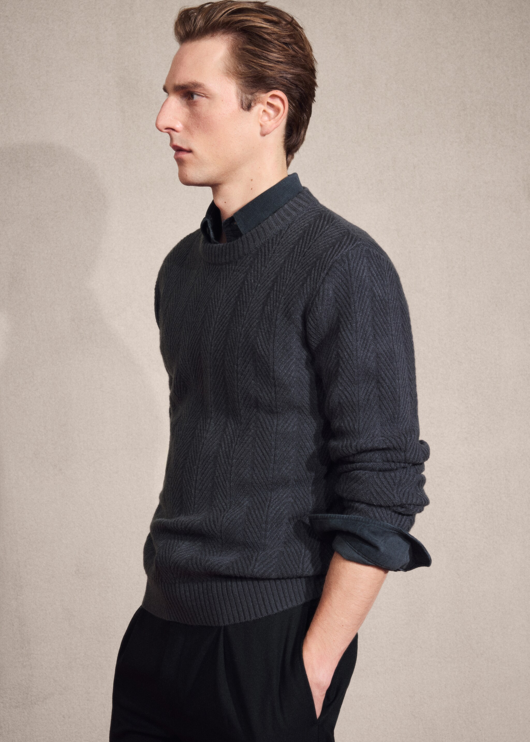 Herringbone structured sweater - Details of the article 3, Indigo Blue. Ref: 17017904-00.