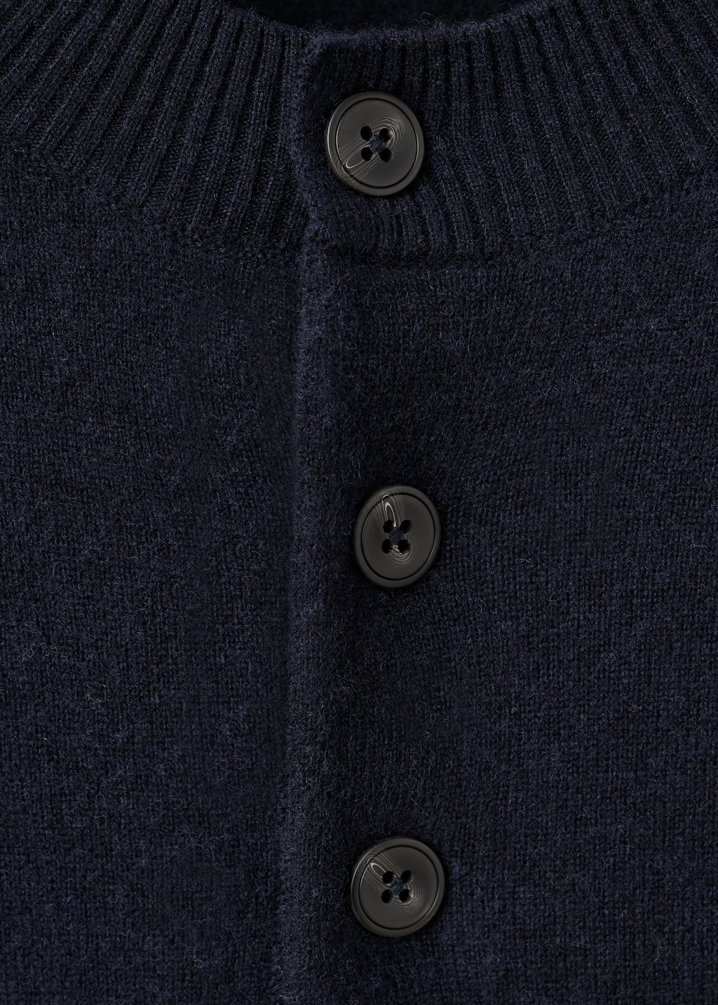 100% extra-fine wool knitted sweater