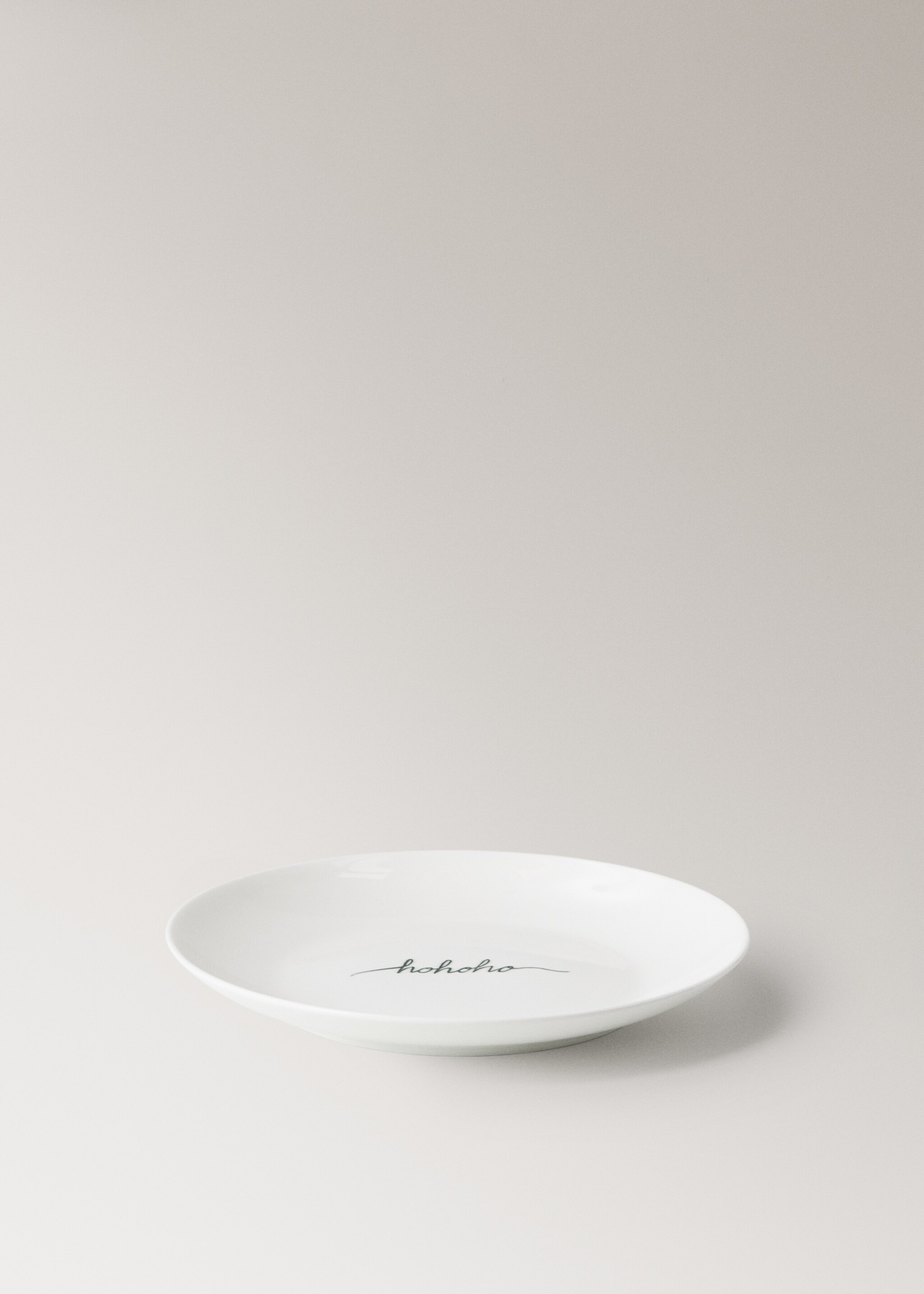 Bonechina dessert plate, detail, Christmas phrase - Details of the article 2, Off White. Ref: 17017911-00.