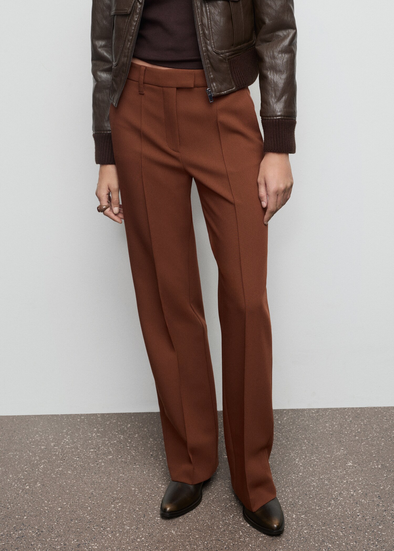 Seam-detail straight-fit trousers - Medium plane