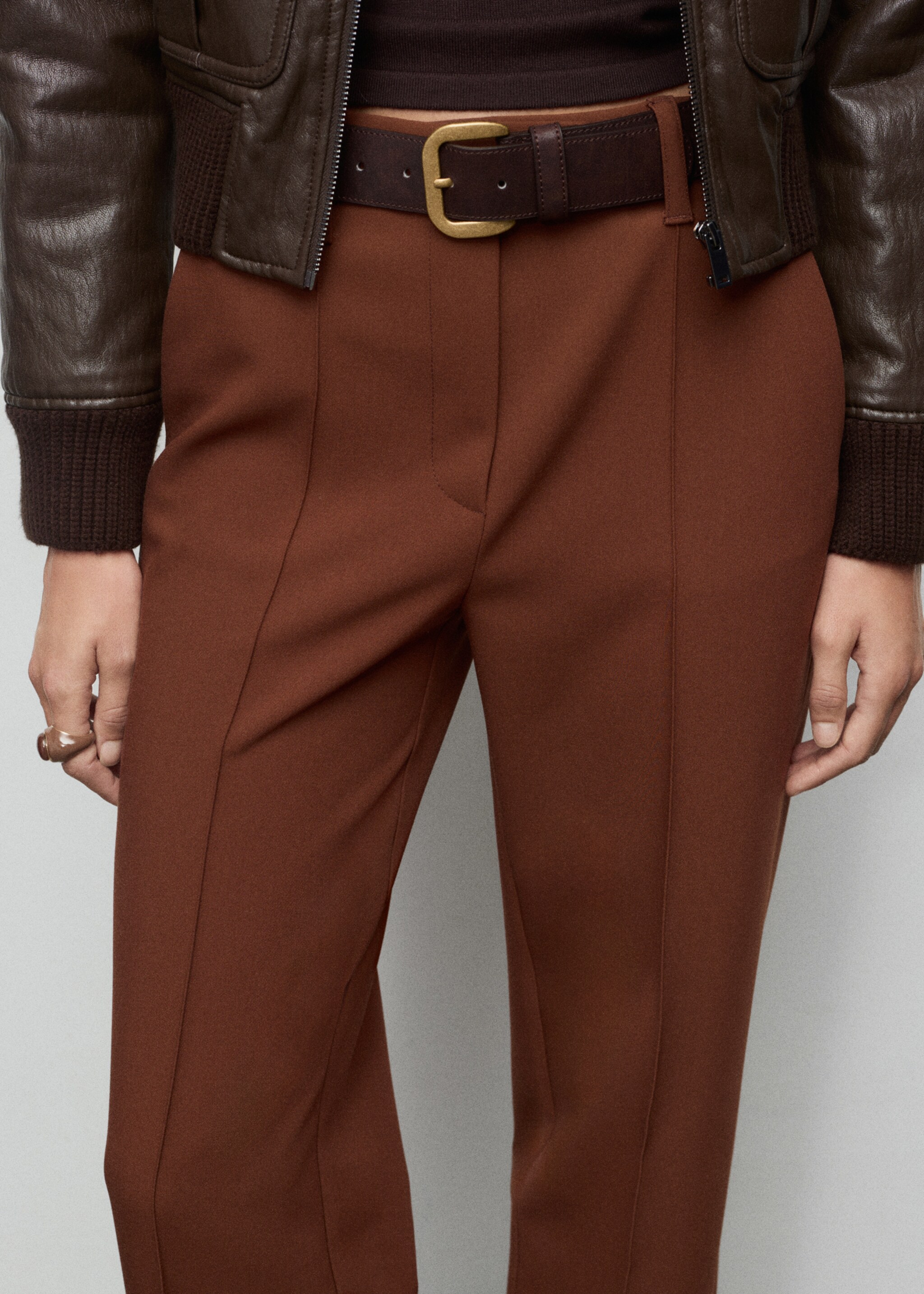 Seam-detail straight-fit trousers - Details of the article 6, Russet. Ref: 17017913-00.
