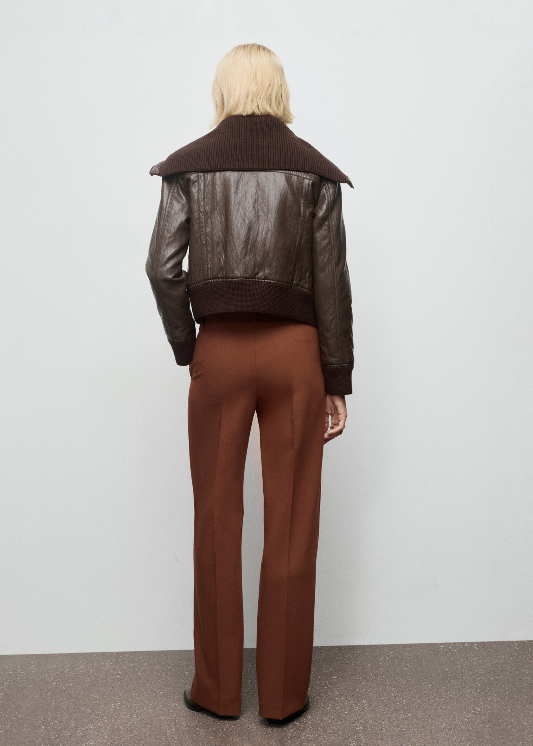 Seam-detail straight-fit trousers - Reverse of the article, Russet. Ref: 17017913-00.