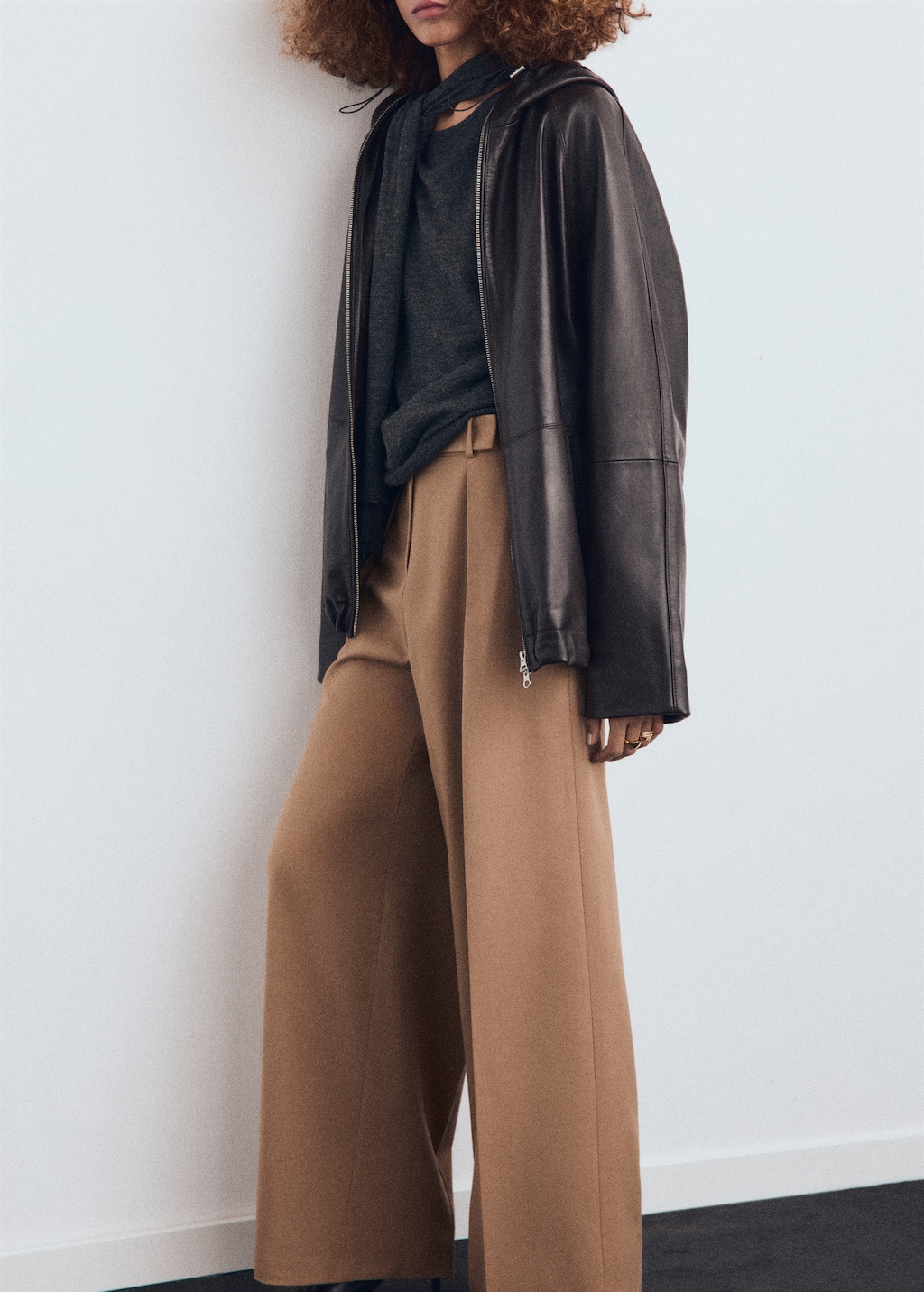 Straight-leg pleated trousers with front fly