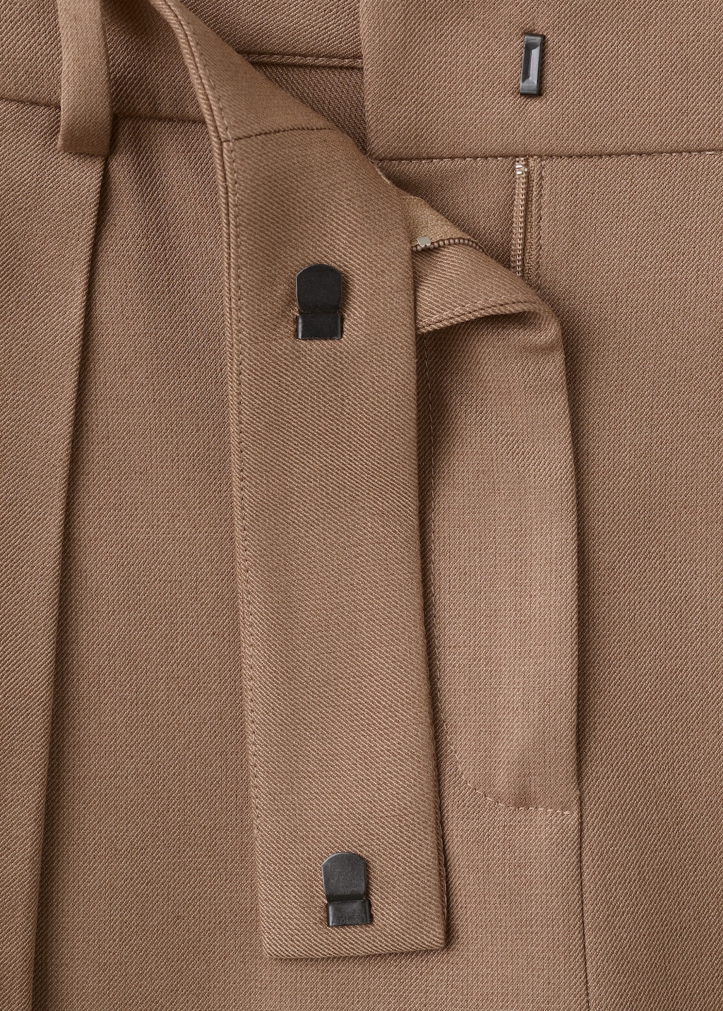 Straight-leg pleated trousers with front fly