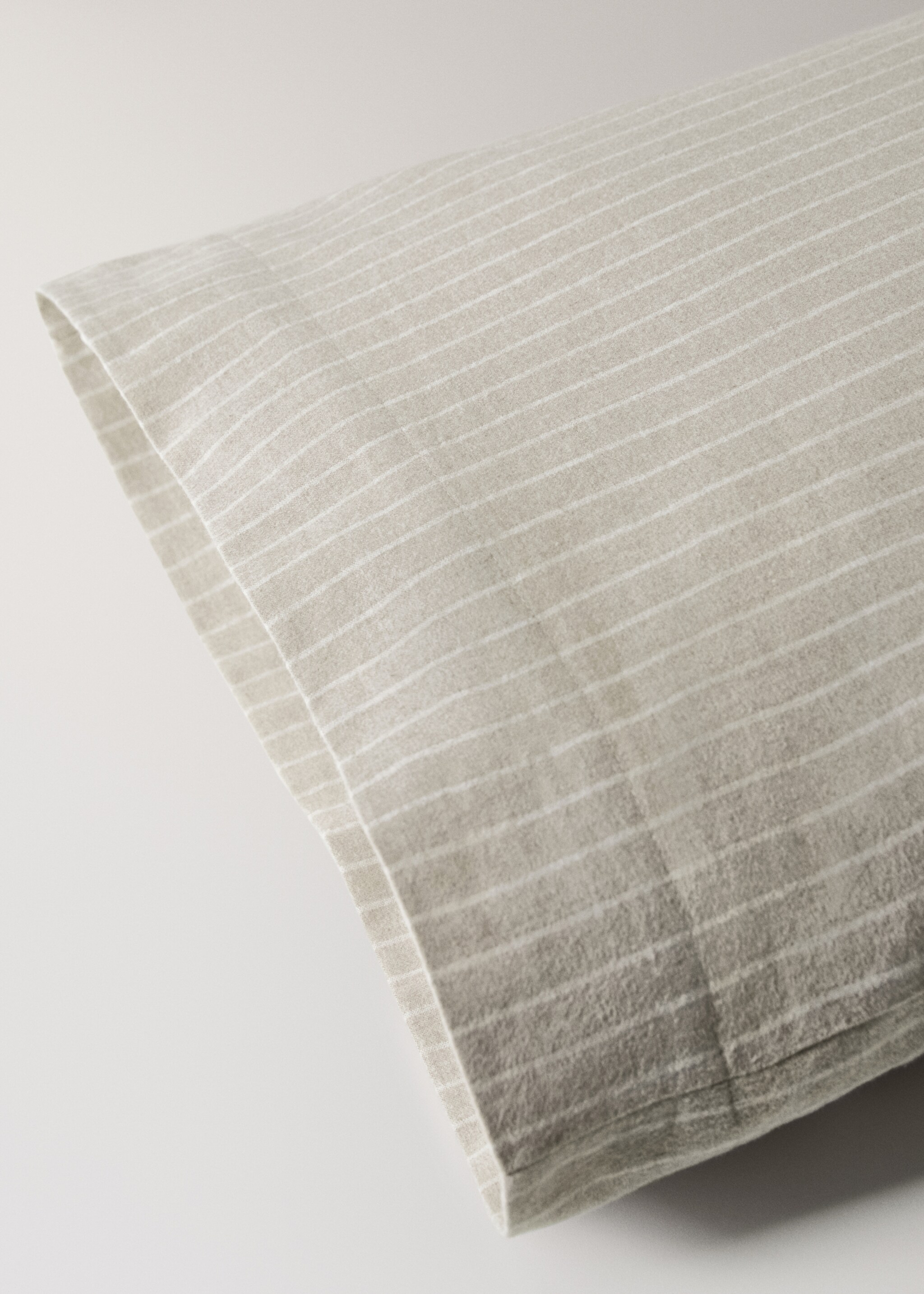 Melange cotton flannel pillowcase with fine-striped yarn 45x110cm - Details of the article 2, Beige. Ref: 17018281-00.