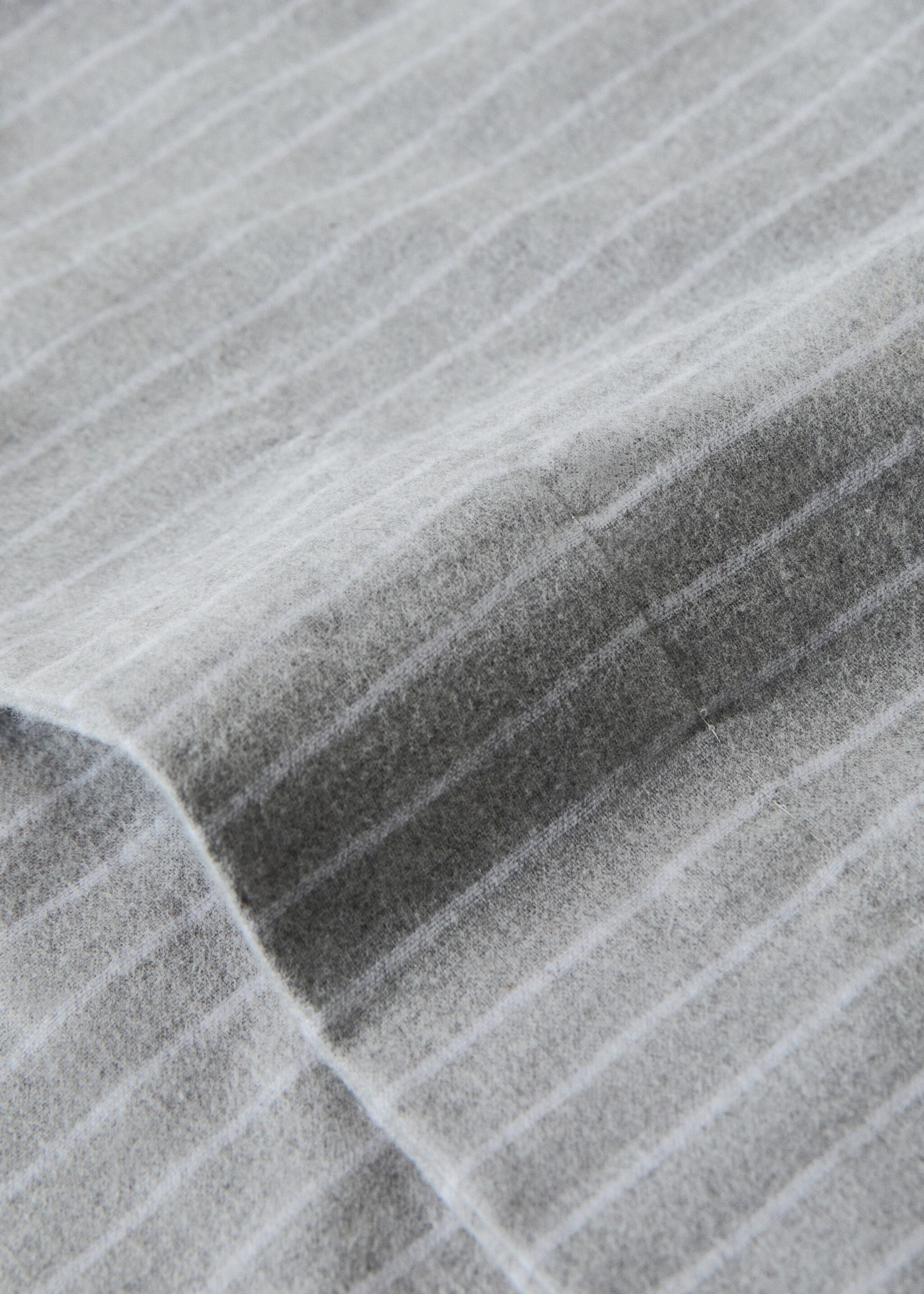 Melange cotton flannel pillowcase with fine-striped yarn 45x110cm - Details of the article 1, Grey. Ref: 17018281-00.