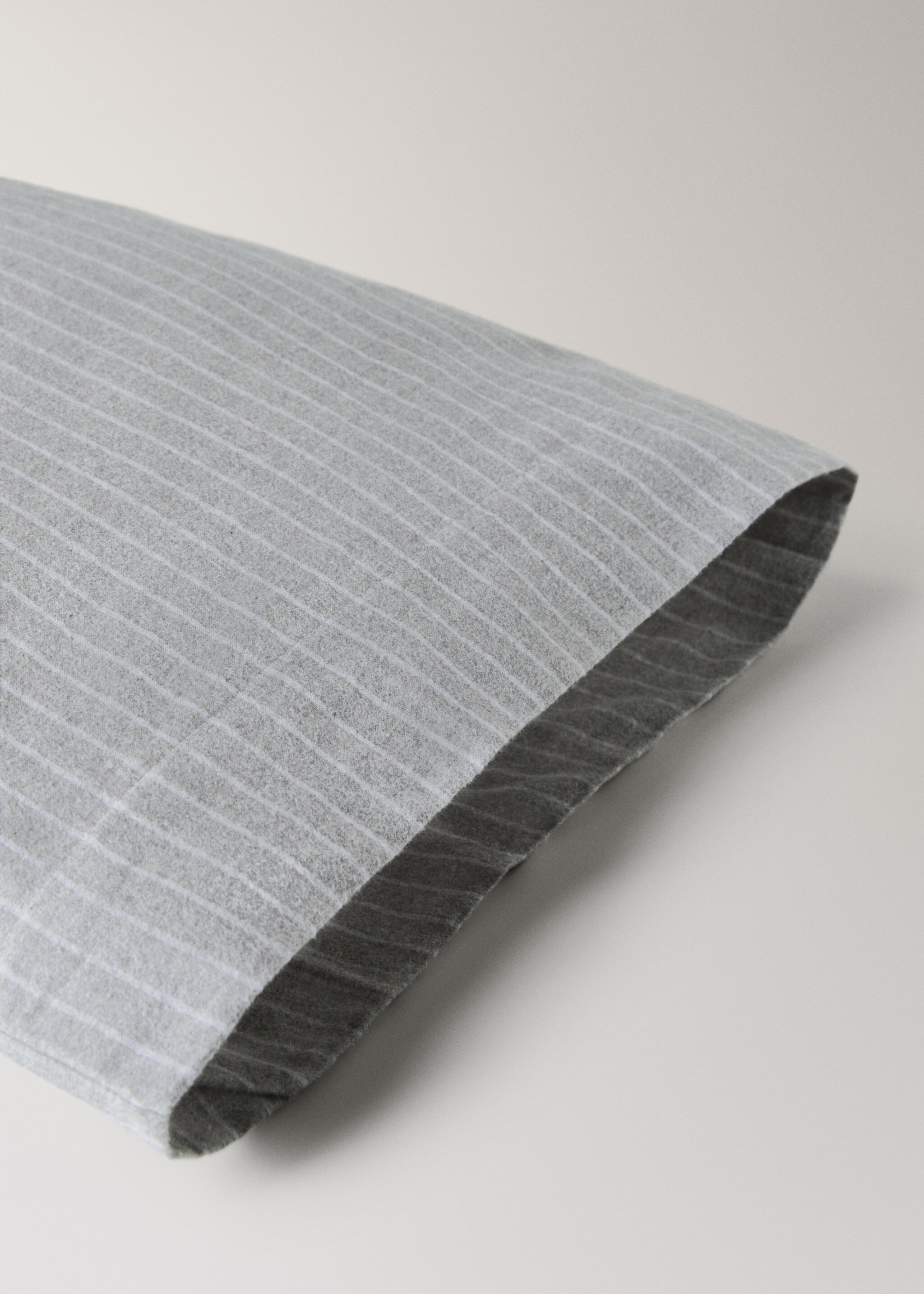 Melange cotton flannel pillowcase with fine-striped yarn 45x110cm - Details of the article 2, Grey. Ref: 17018281-00.